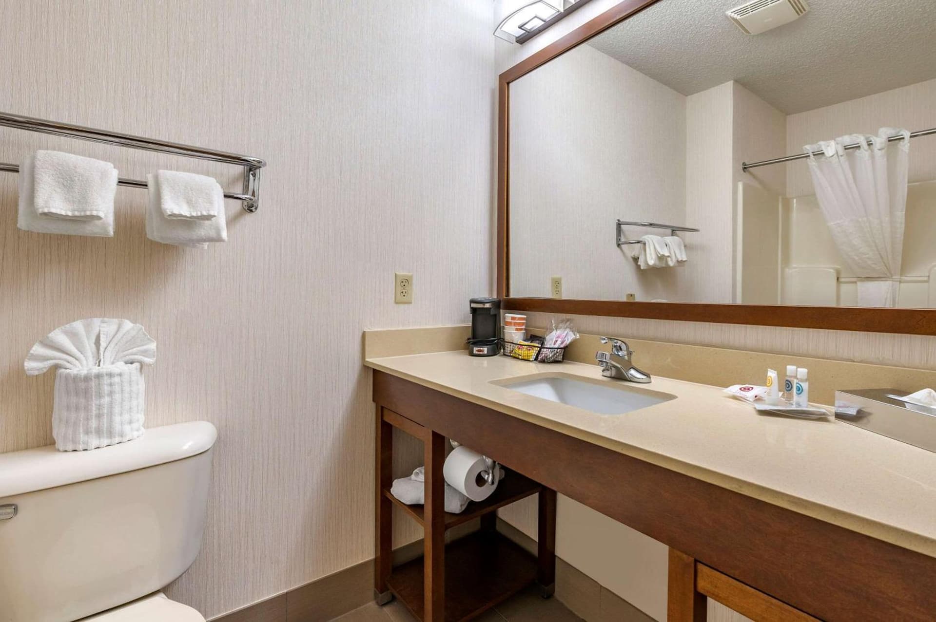 Comfort Suites Elkhart North gallery photo in Elkhart, IN — image 14