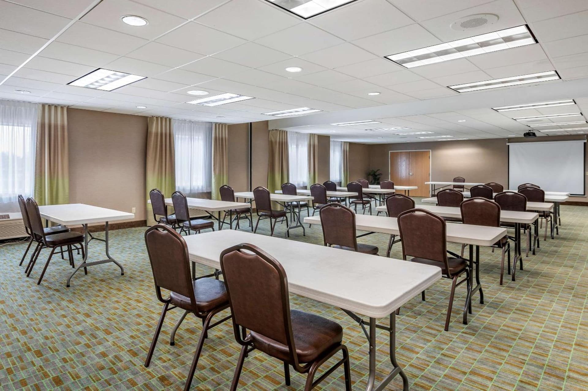 Comfort Suites Elkhart North gallery photo in Elkhart, IN — image 36