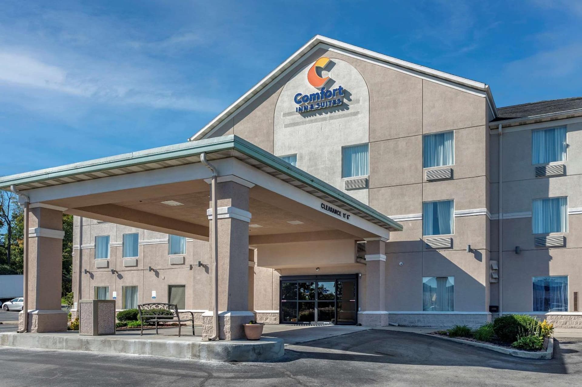 Comfort Inn & Suites Dayton Northwest - Englewood interior in Dayton, OH — gallery photo 2