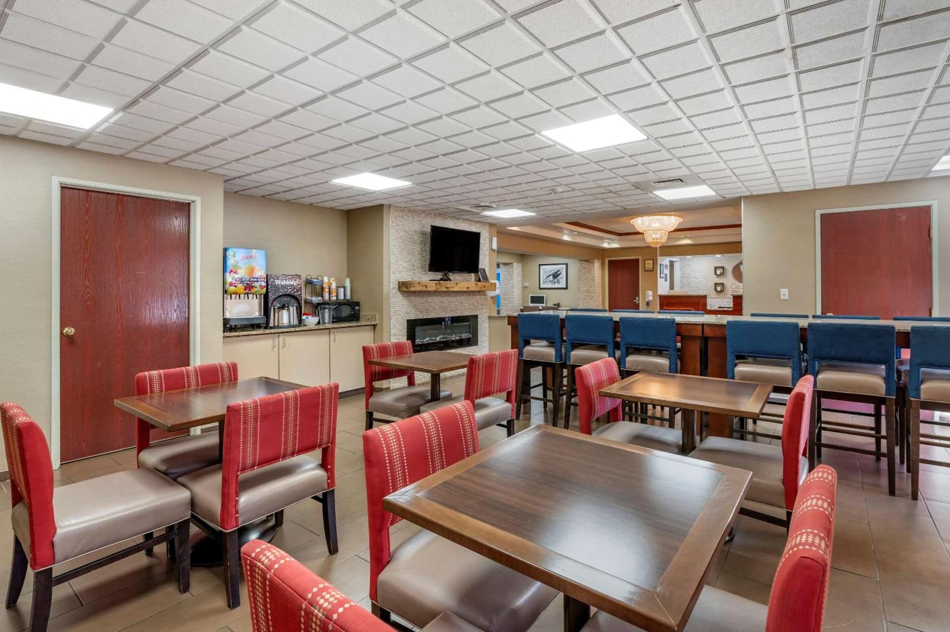 Comfort Inn & Suites Dayton Northwest - Englewood gallery photo in Dayton, OH — image 4