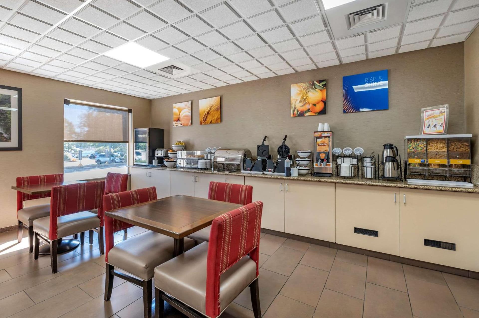 Comfort Inn & Suites Dayton Northwest - Englewood gallery photo in Dayton, OH — image 6