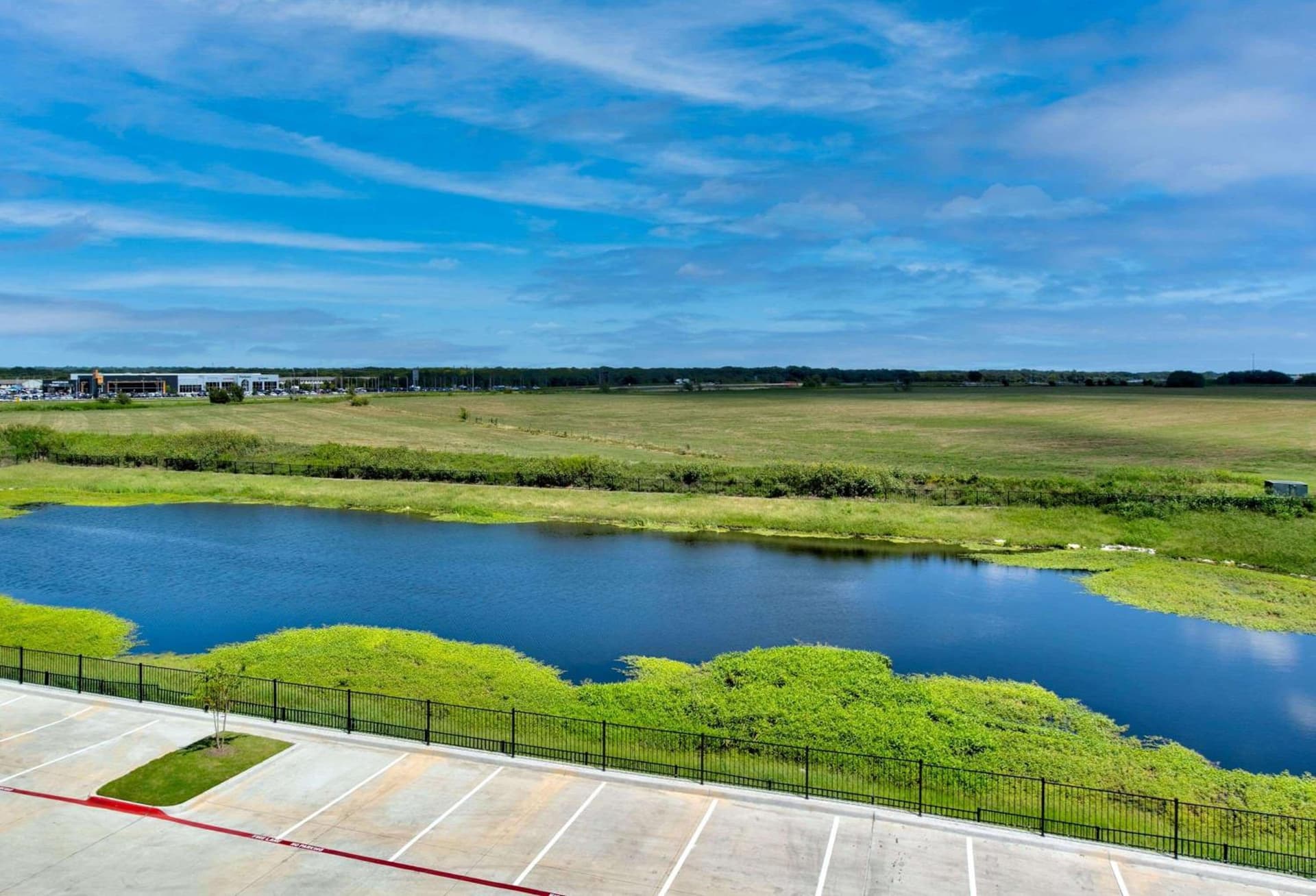 La Quinta Inn & Suites by Wyndham Terrell property views in Terrell, TX — gallery photo 3