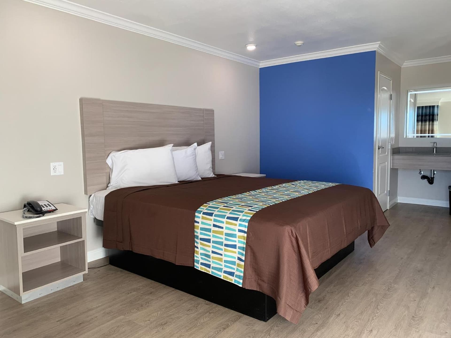 Mojave Inn property views in Victorville, CA — gallery photo 3