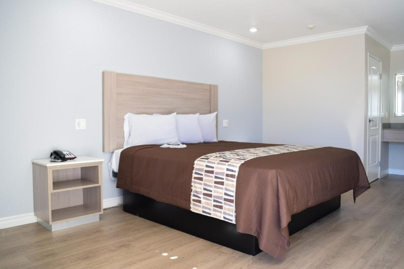 Mojave Inn interior in Victorville, CA — gallery photo 2