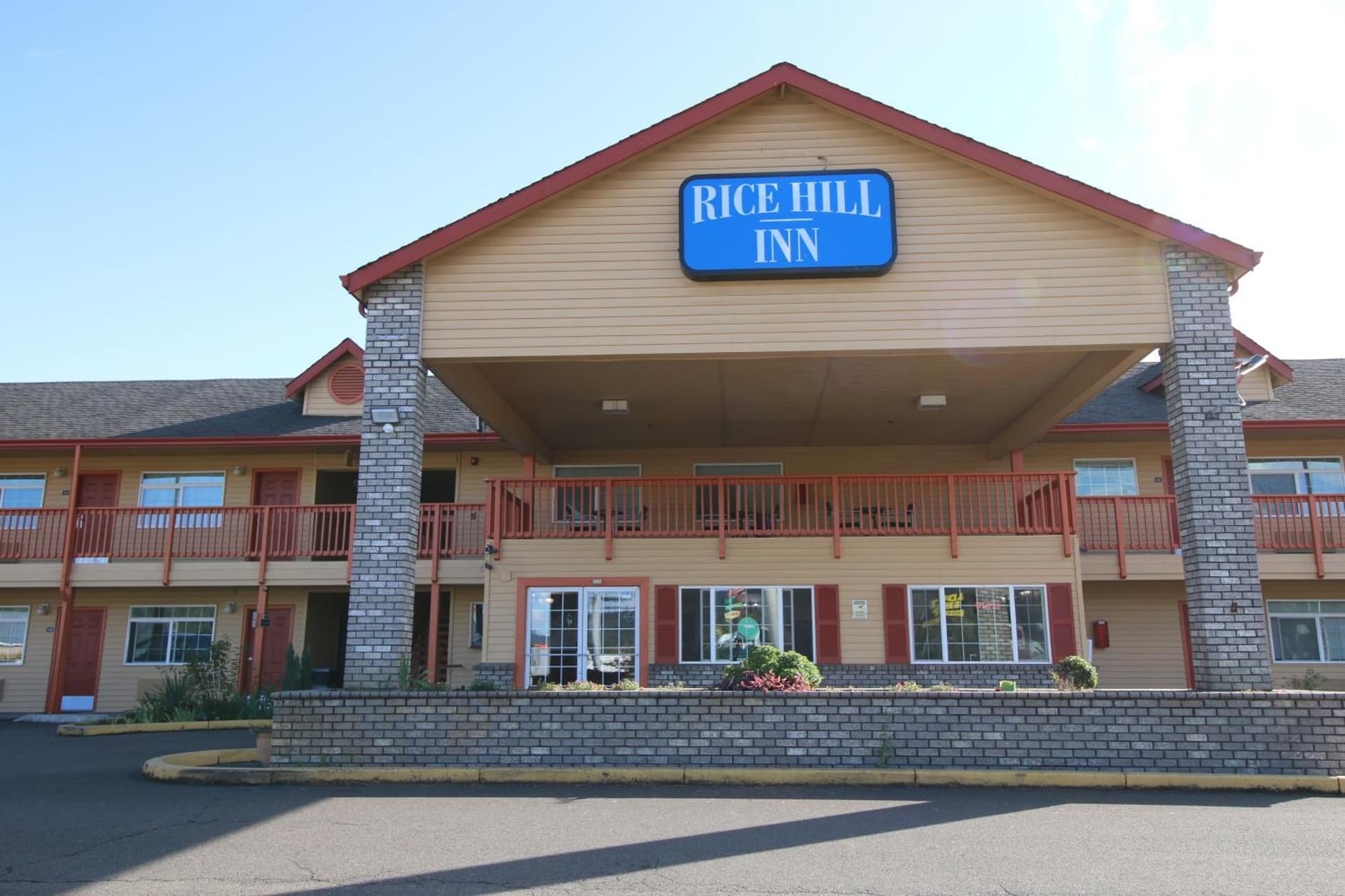 Rice Hill Inn Motel featured exterior or lobby in Oakland, OR — similar hotel