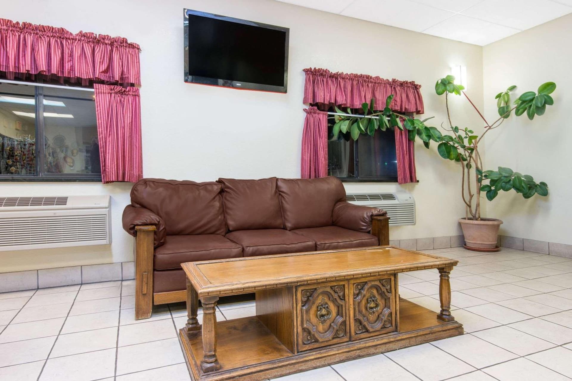 Super 8 by Wyndham Santa Rosa interior in Santa Rosa, NM — gallery photo 2