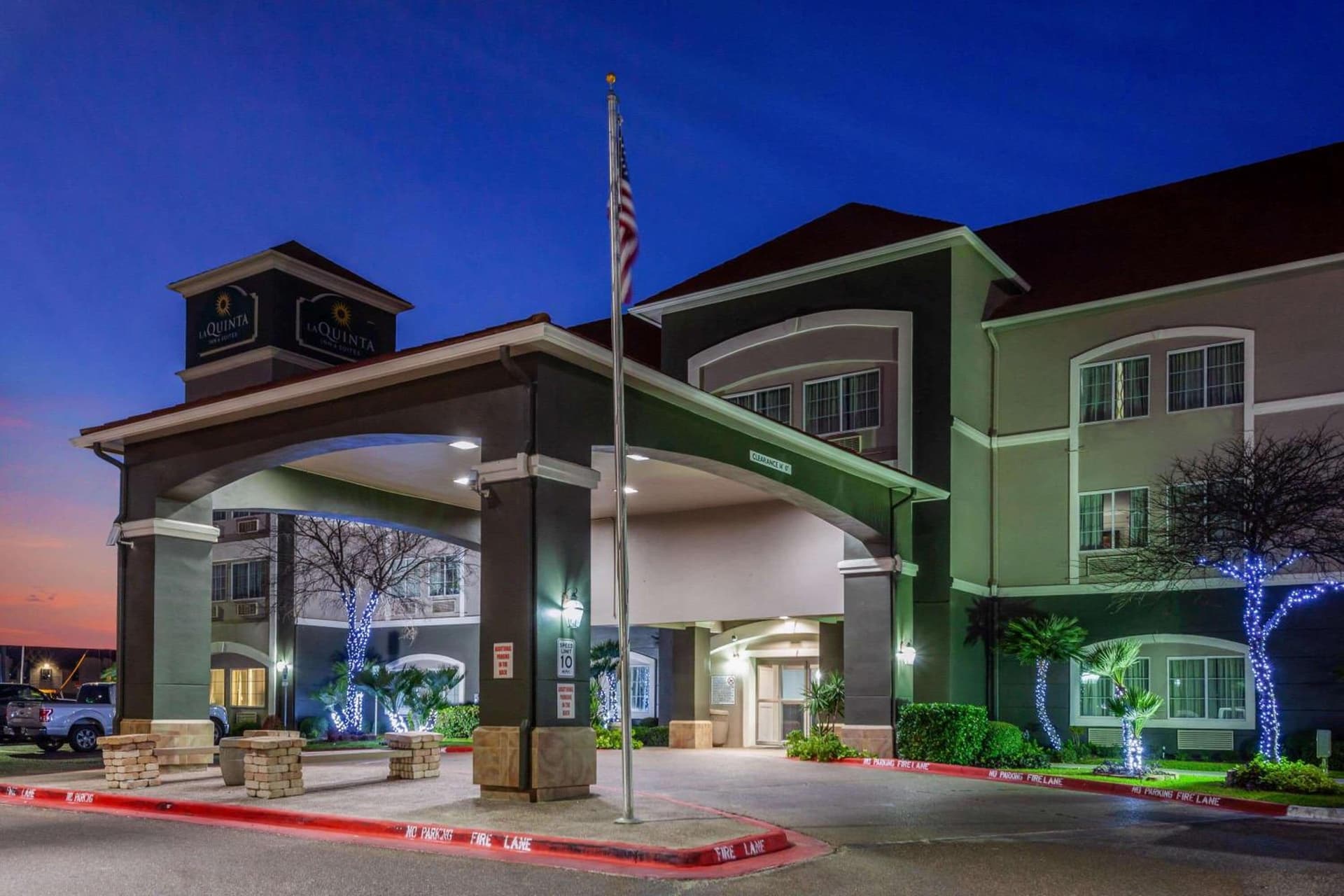 La Quinta by Wyndham Laredo Airport interior in Laredo, TX — gallery photo 2