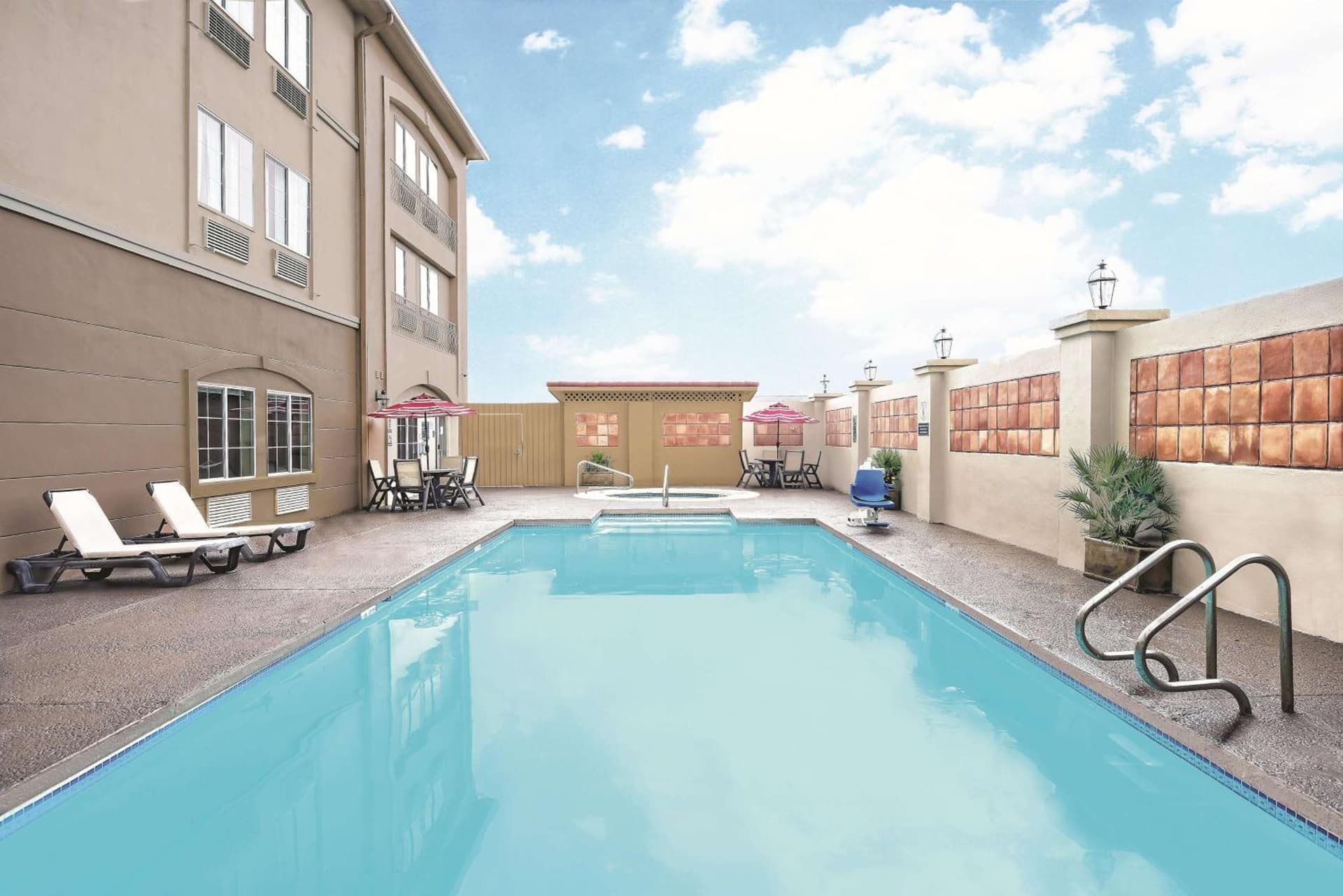 La Quinta by Wyndham Laredo Airport gallery photo in Laredo, TX — image 31