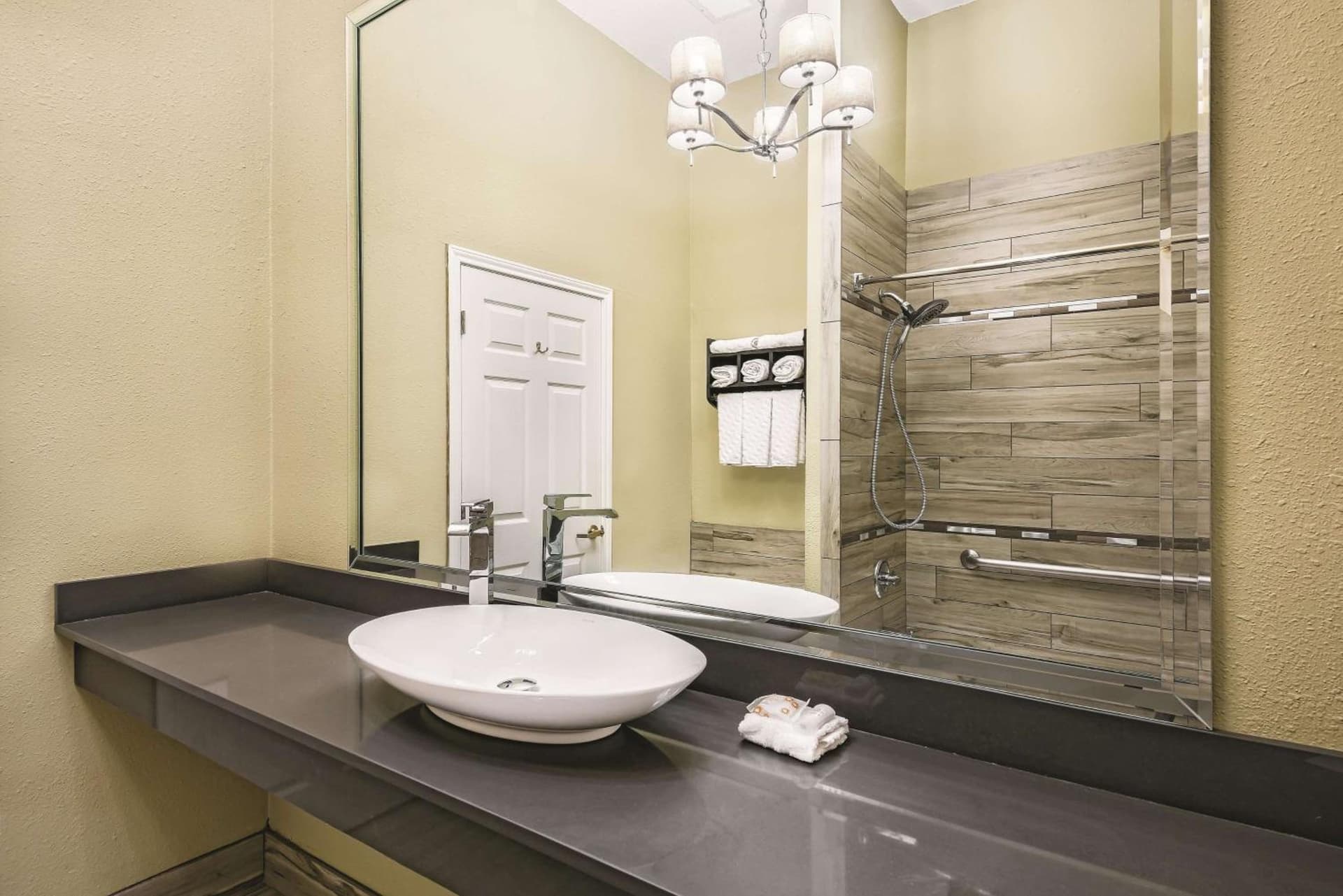 La Quinta by Wyndham Laredo Airport property views in Laredo, TX — gallery photo 3