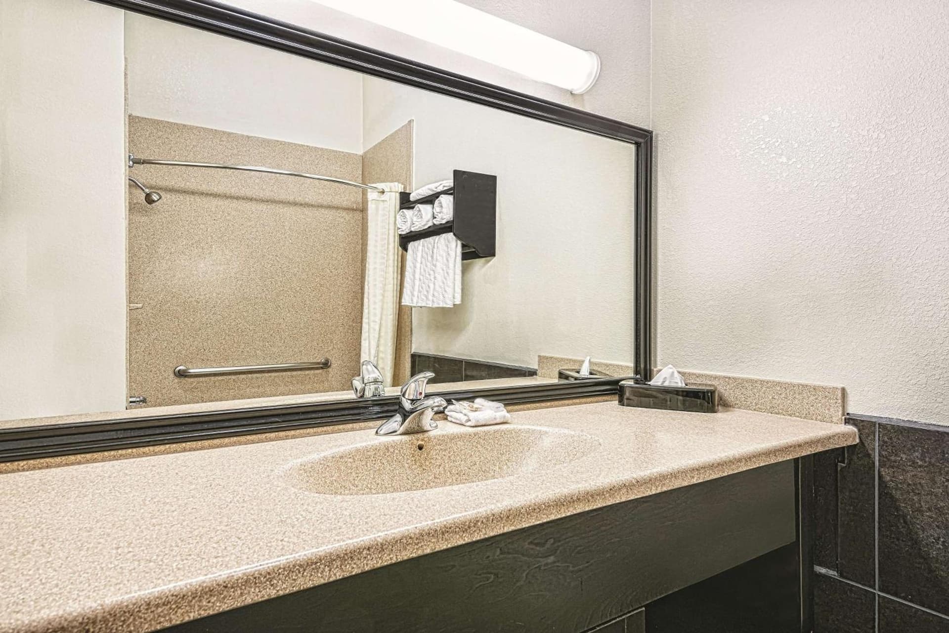 La Quinta by Wyndham Laredo Airport gallery photo in Laredo, TX — image 41
