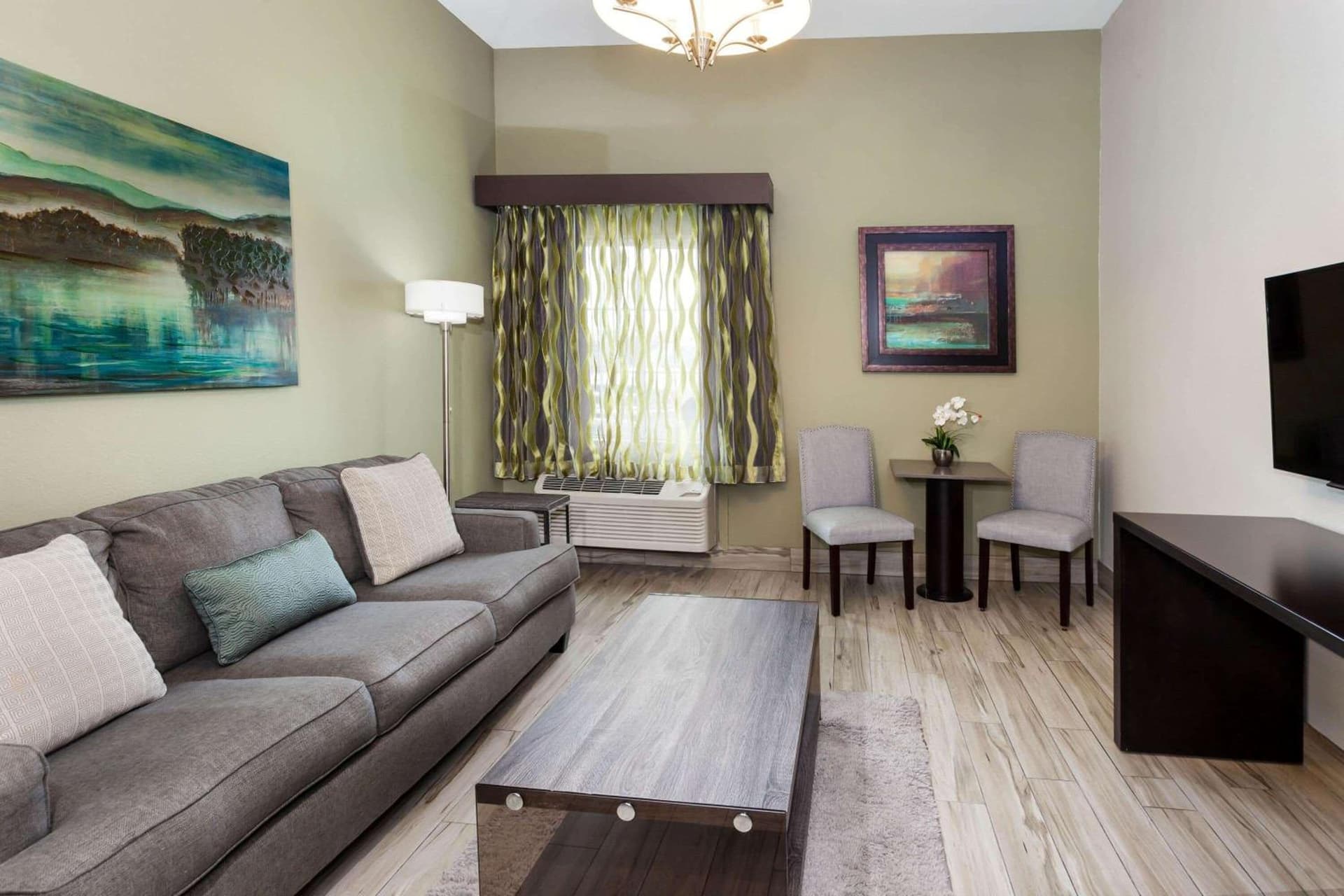 La Quinta by Wyndham Laredo Airport gallery photo in Laredo, TX — image 8