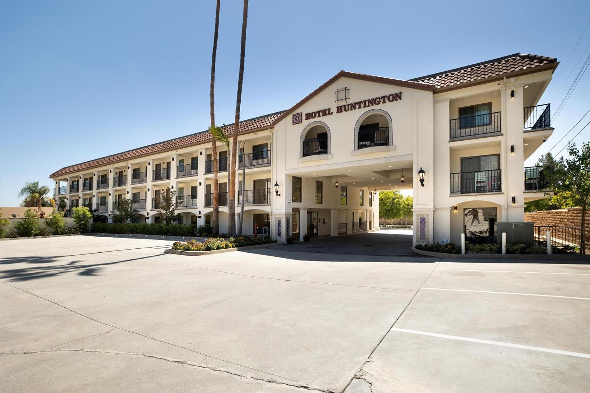 Hotel Huntington featured exterior or lobby in Duarte, CA — similar hotel