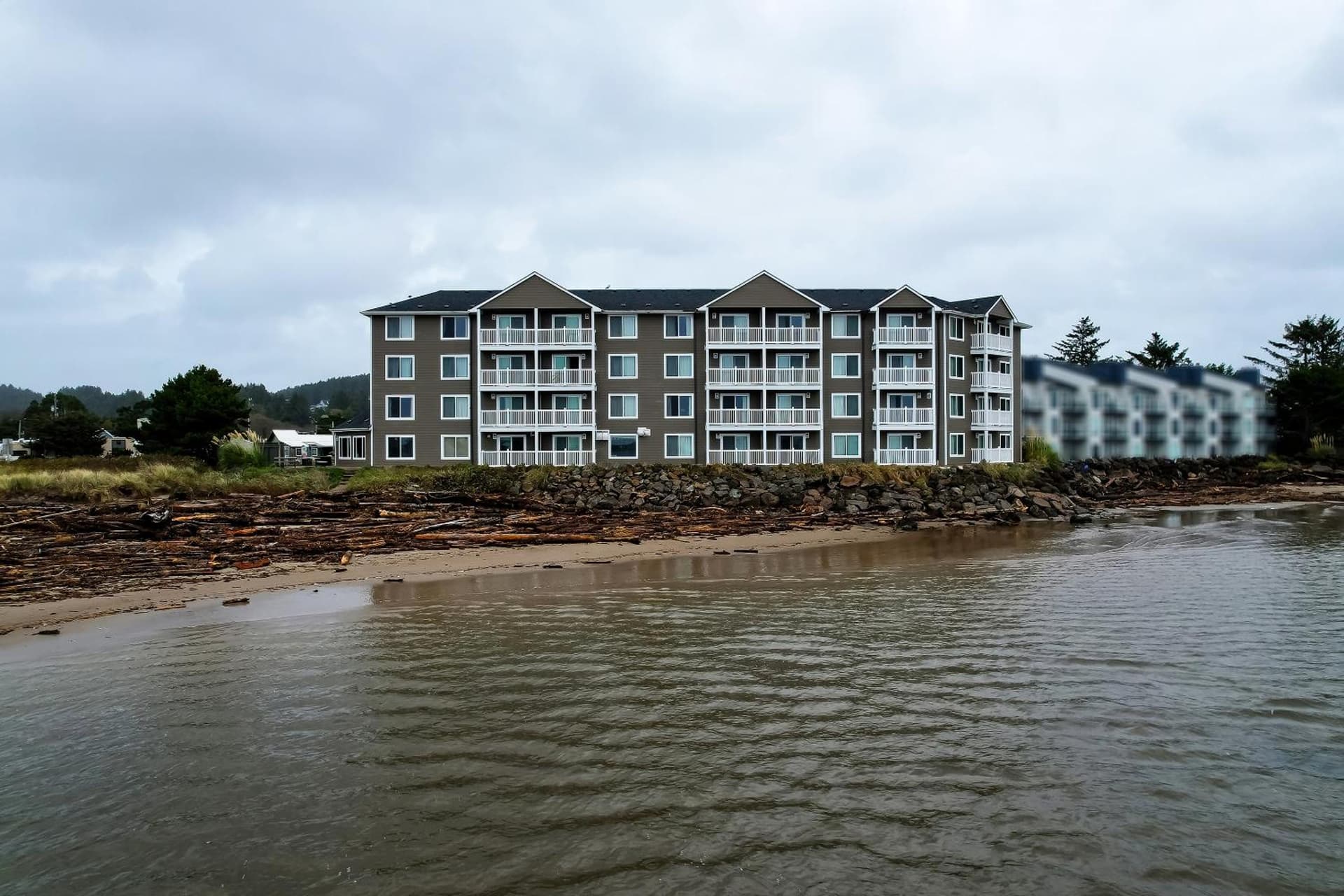 Siletz Bay Beachfront Hotel by OYO Lincoln City interior in Lincoln City, OR — gallery photo 2