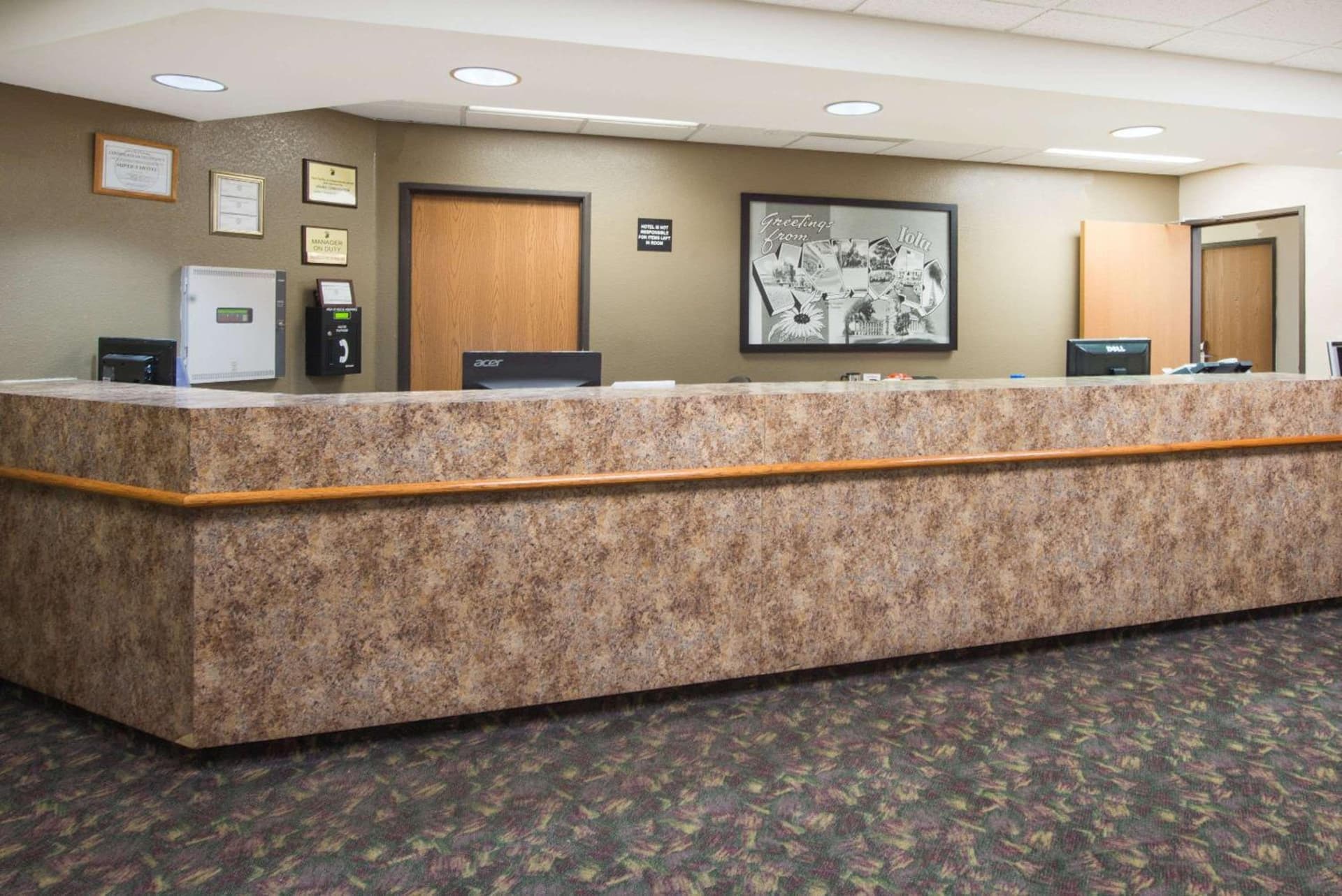 Super 8 by Wyndham Iola KS interior in Iola, KS — gallery photo 2