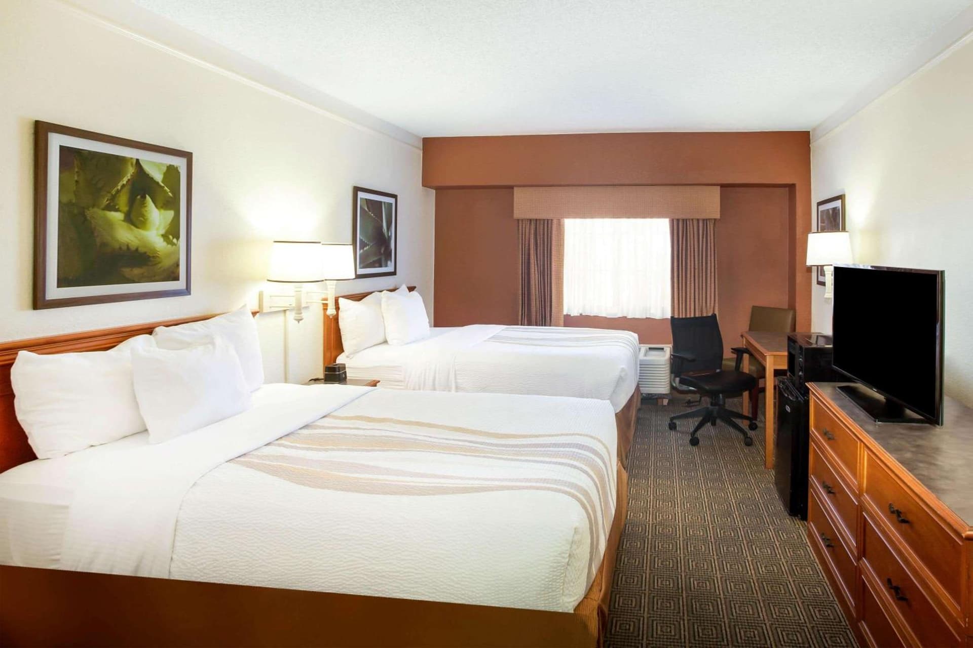 La Quinta Inn by Wyndham Austin Capitol / Downtown gallery photo in Austin, TX — image 7