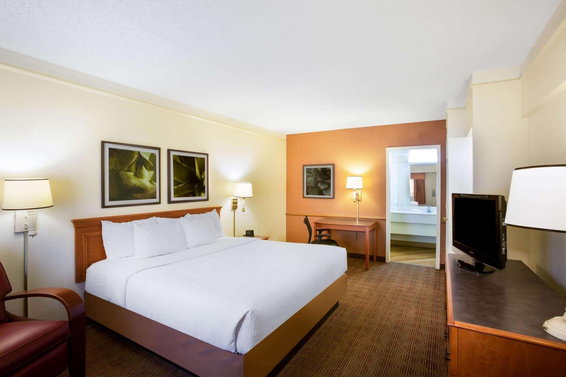 La Quinta Inn by Wyndham Austin Capitol / Downtown gallery photo in Austin, TX — image 13