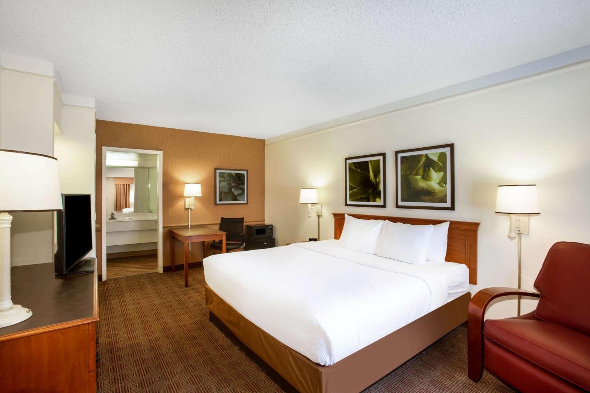La Quinta Inn by Wyndham Austin Capitol / Downtown gallery photo in Austin, TX — image 28