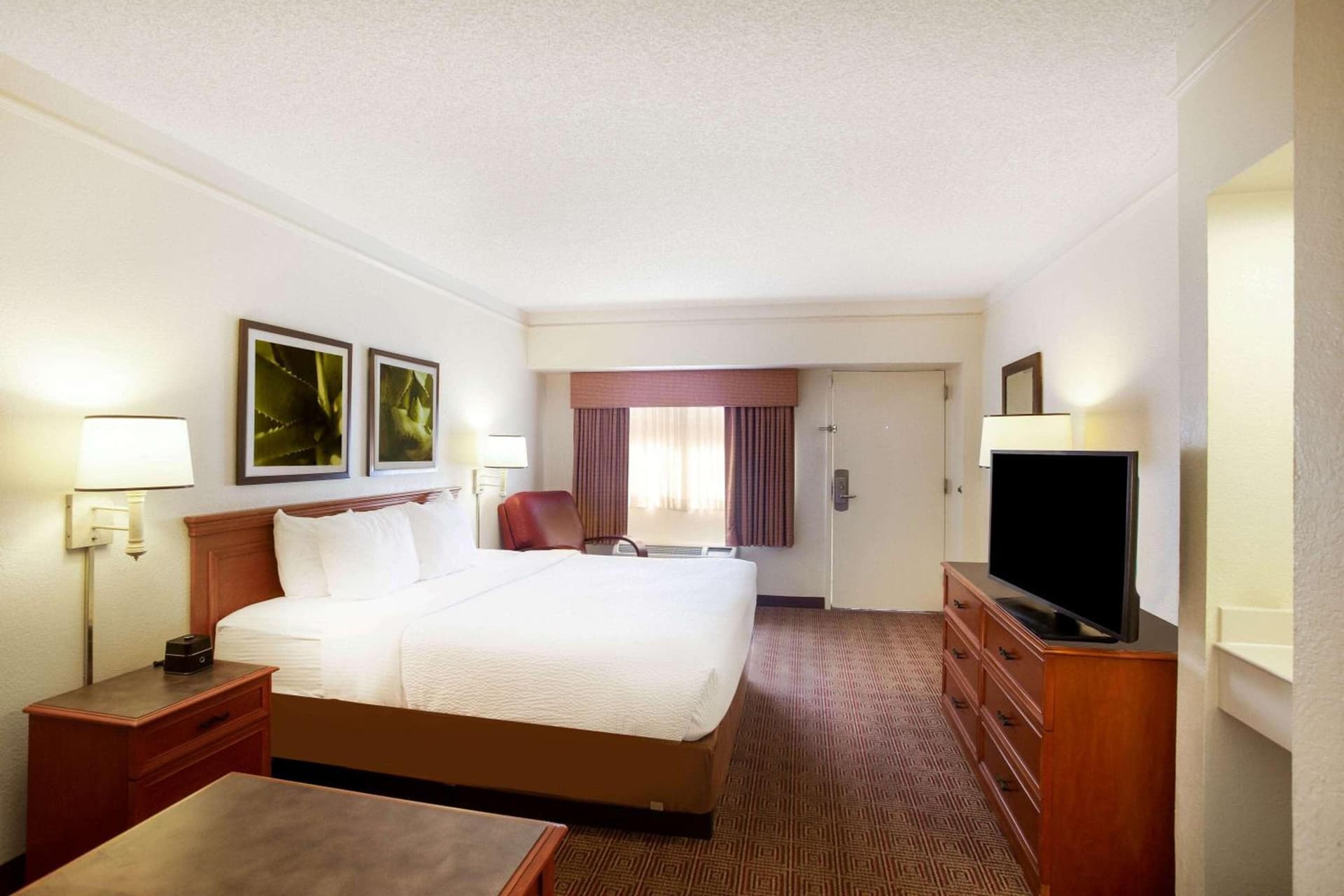 La Quinta Inn by Wyndham Austin Capitol / Downtown gallery photo in Austin, TX — image 11