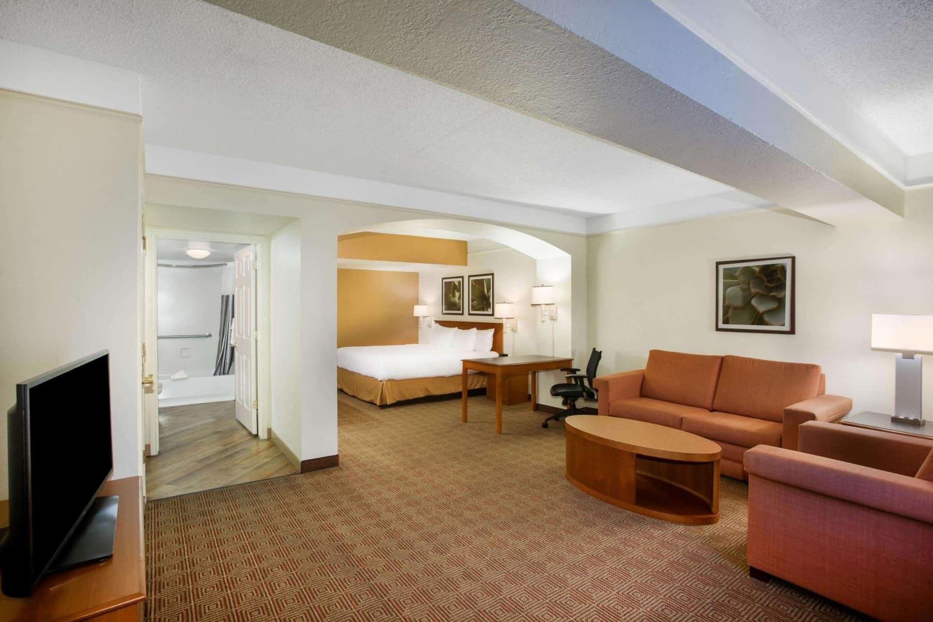 La Quinta Inn by Wyndham Austin Capitol / Downtown gallery photo in Austin, TX — image 35