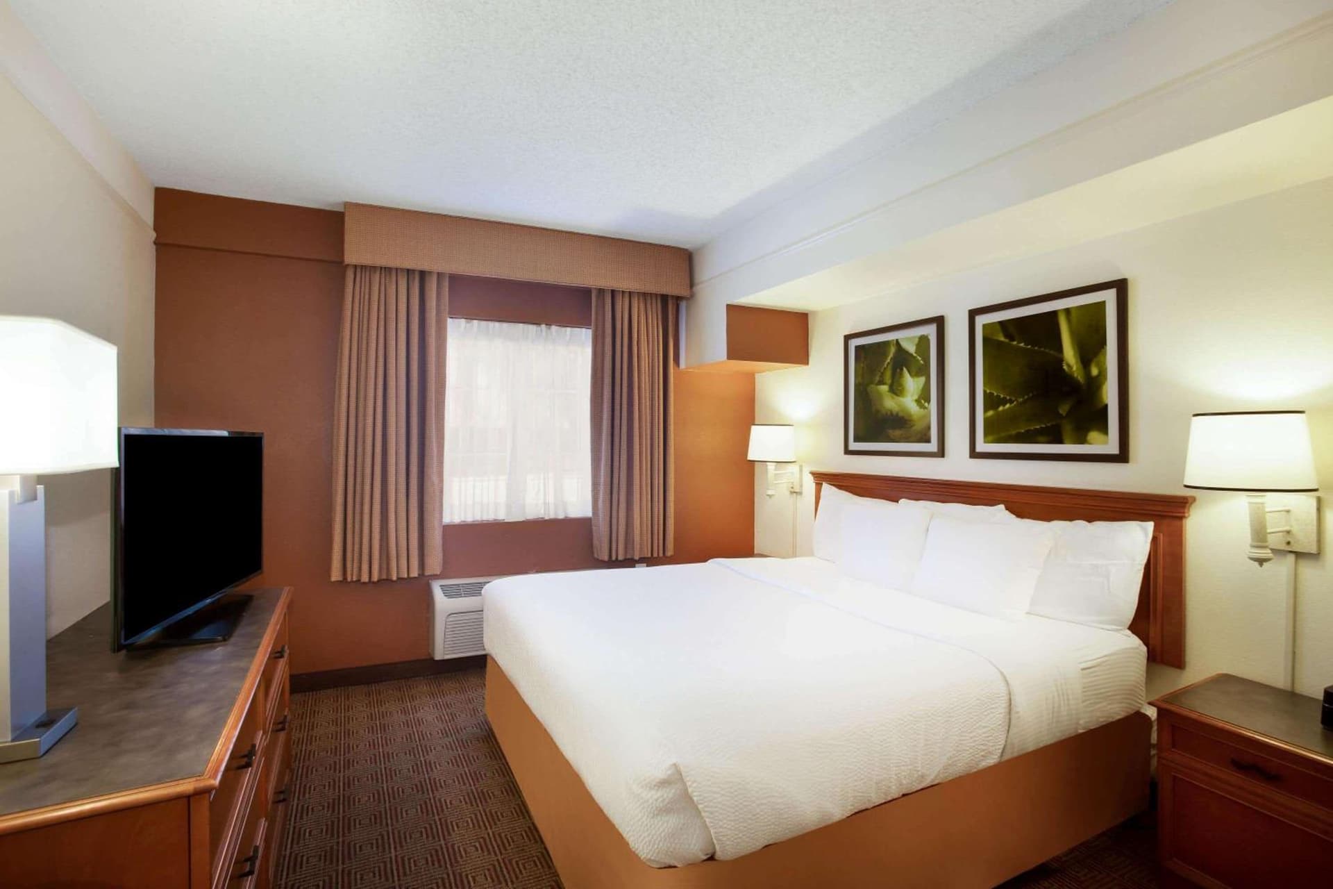 La Quinta Inn by Wyndham Austin Capitol / Downtown gallery photo in Austin, TX — image 25