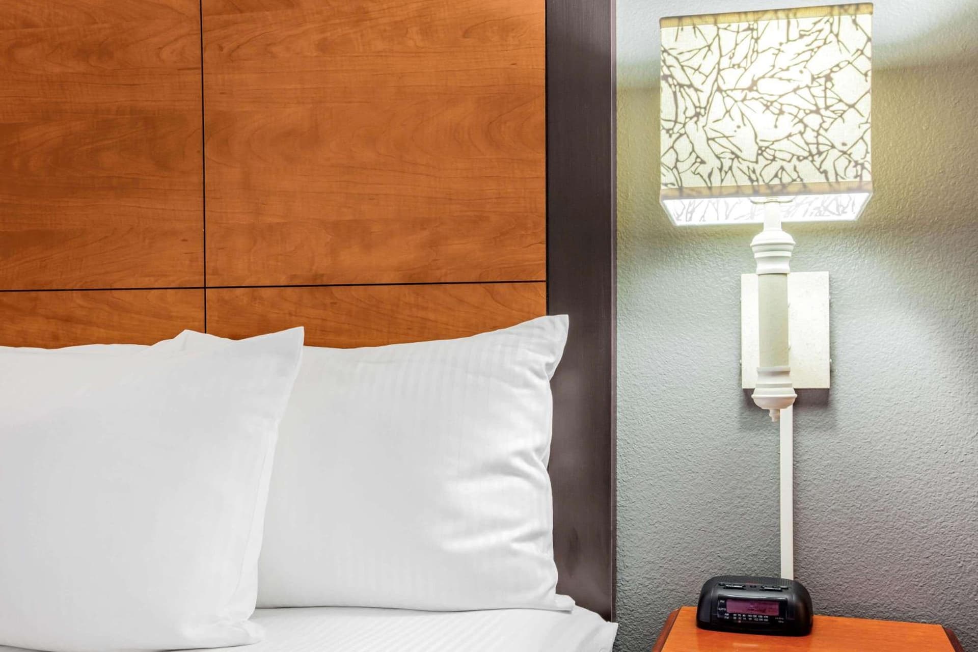 La Quinta by Wyndham Houston Baytown East interior in Baytown, TX — gallery photo 2