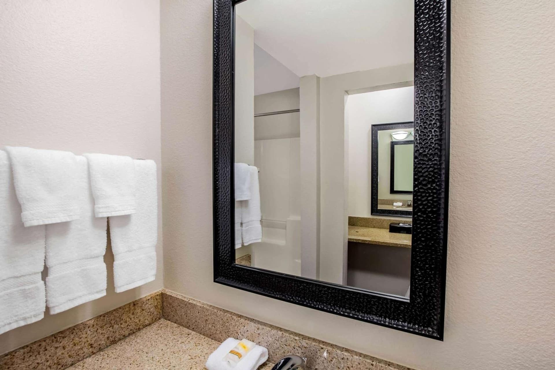 La Quinta by Wyndham Houston Baytown East gallery photo in Baytown, TX — image 14