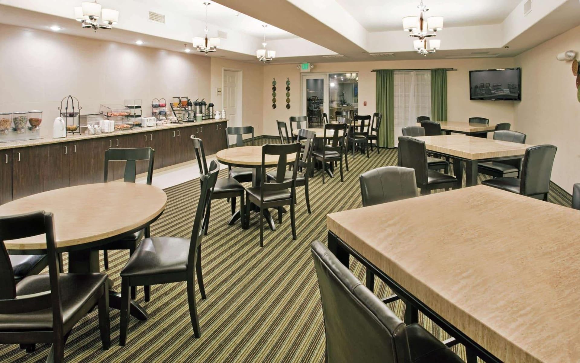 La Quinta by Wyndham Fowler interior in Fowler, CA — gallery photo 2