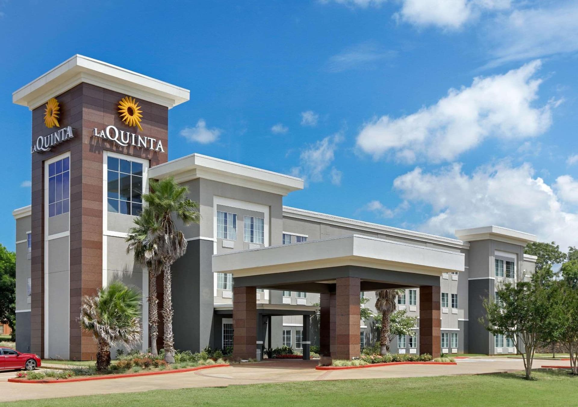 La Quinta by Wyndham Jacksonville, Texas interior in Jacksonville, TX — gallery photo 2