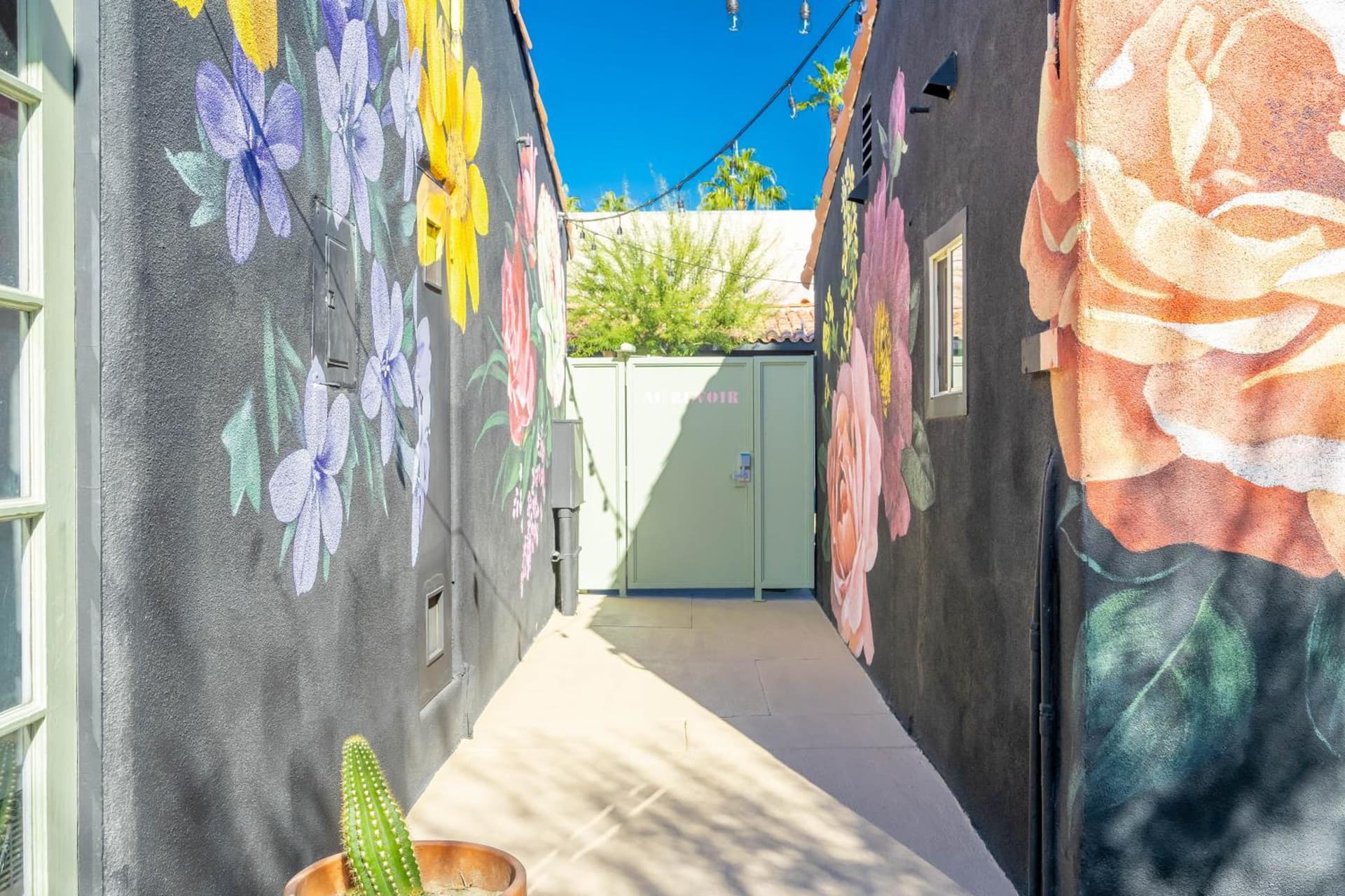 Fleur Noire Hotel - 21 and Over gallery photo in Palm Springs, CA — image 25
