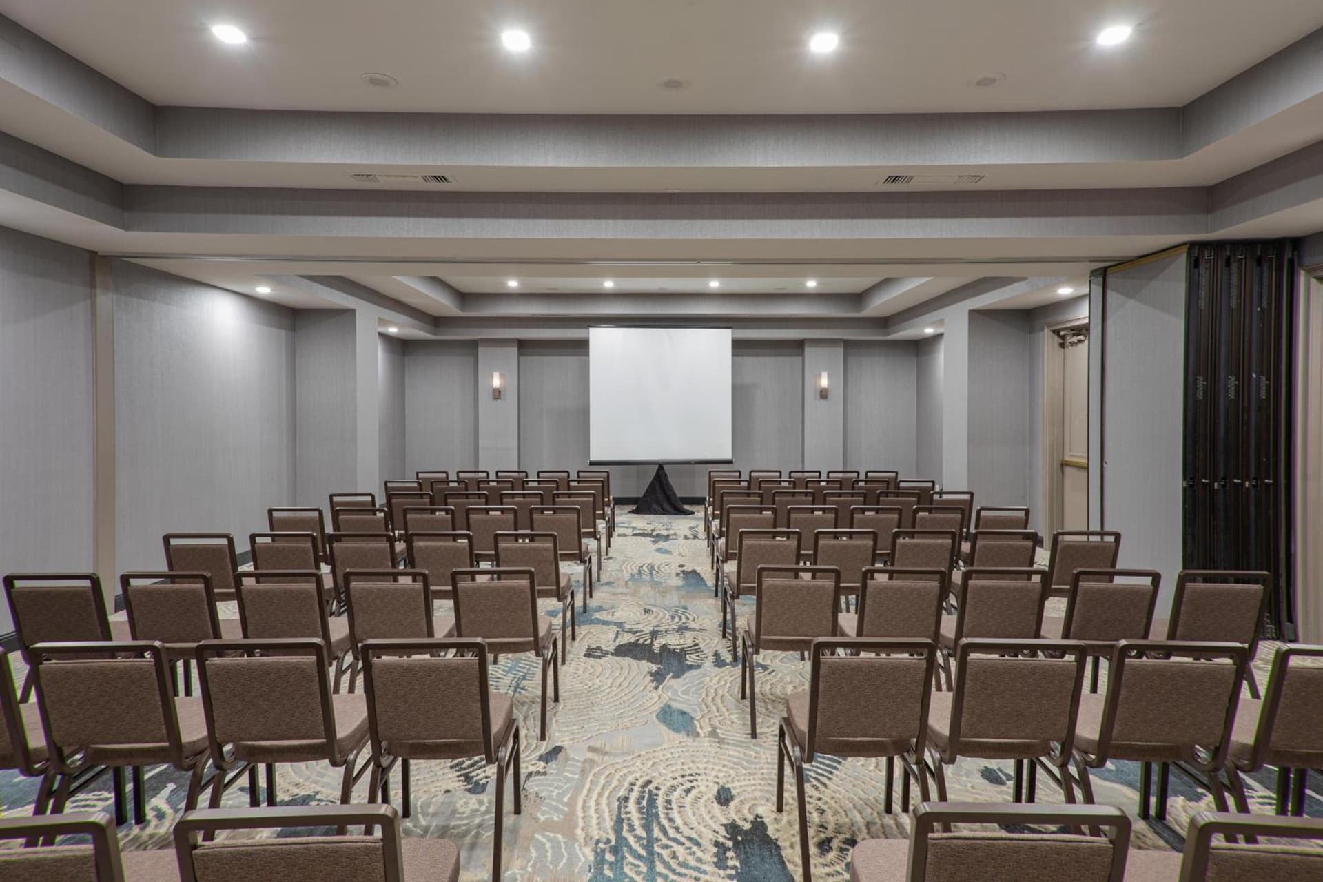 Sheraton Suites Columbus Worthington interior in Columbus, OH — gallery photo 2