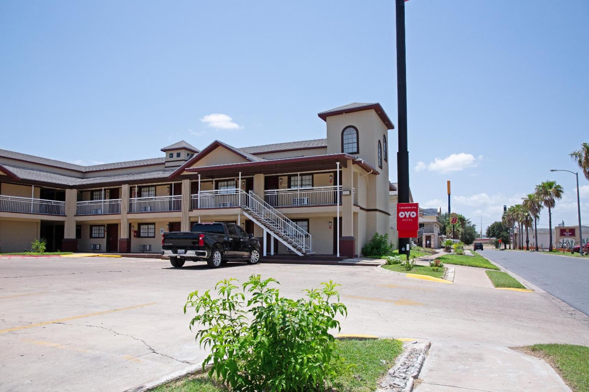 OYO Hotel McAllen Airport South interior in McAllen, TX — gallery photo 2