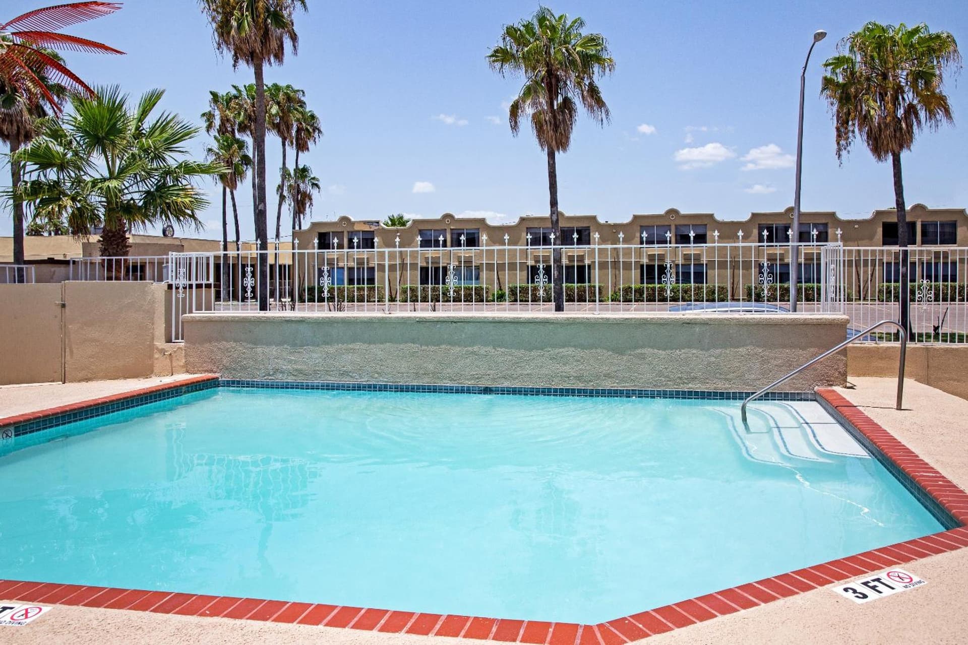 OYO Hotel McAllen Airport South gallery photo in McAllen, TX — image 58