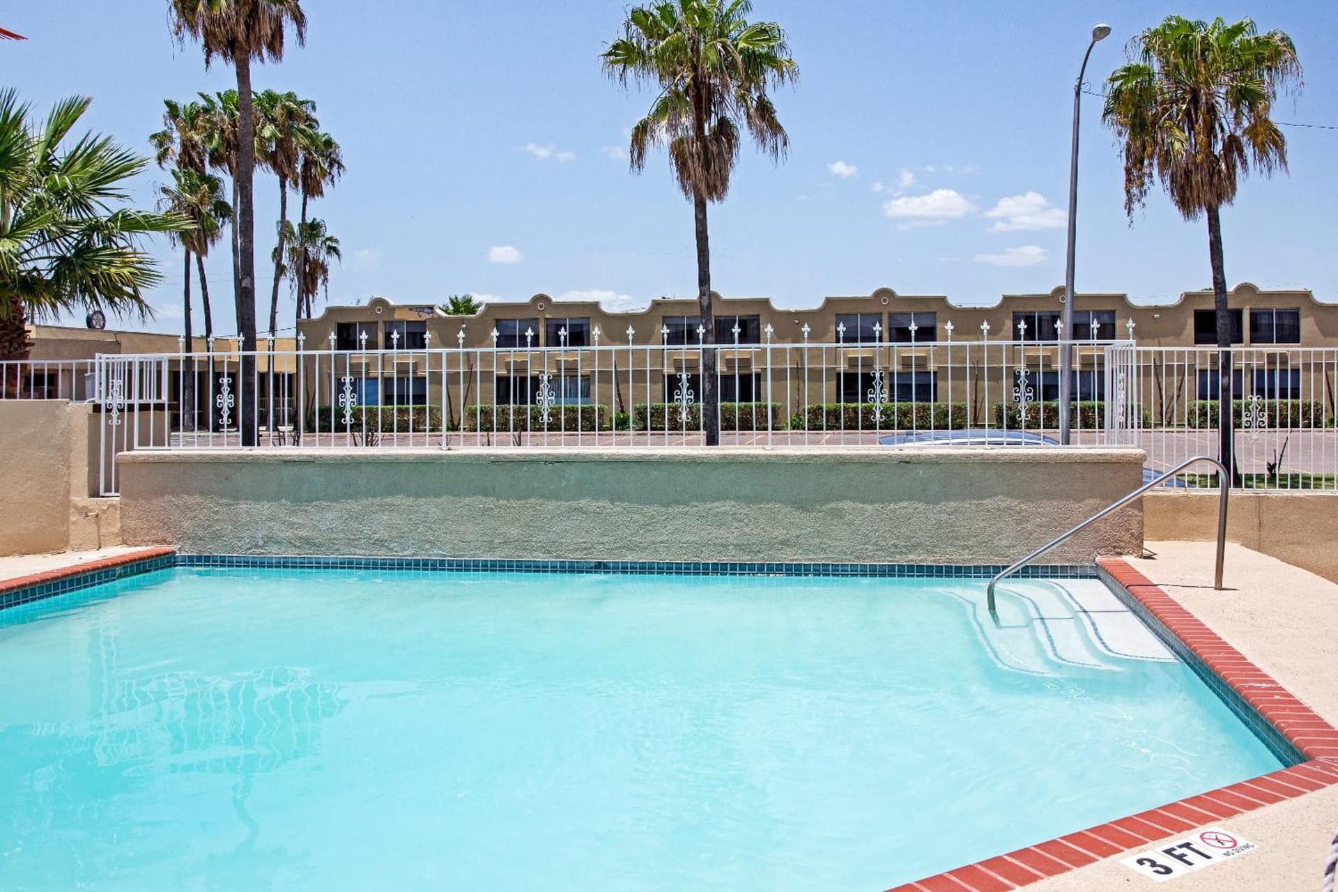 OYO Hotel McAllen Airport South gallery photo in McAllen, TX — image 37