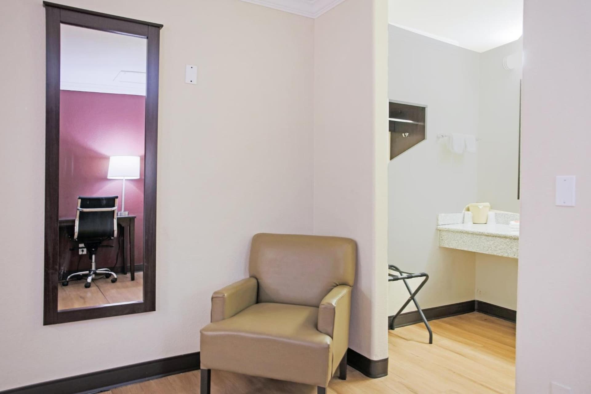 OYO Hotel McAllen Airport South gallery photo in McAllen, TX — image 74