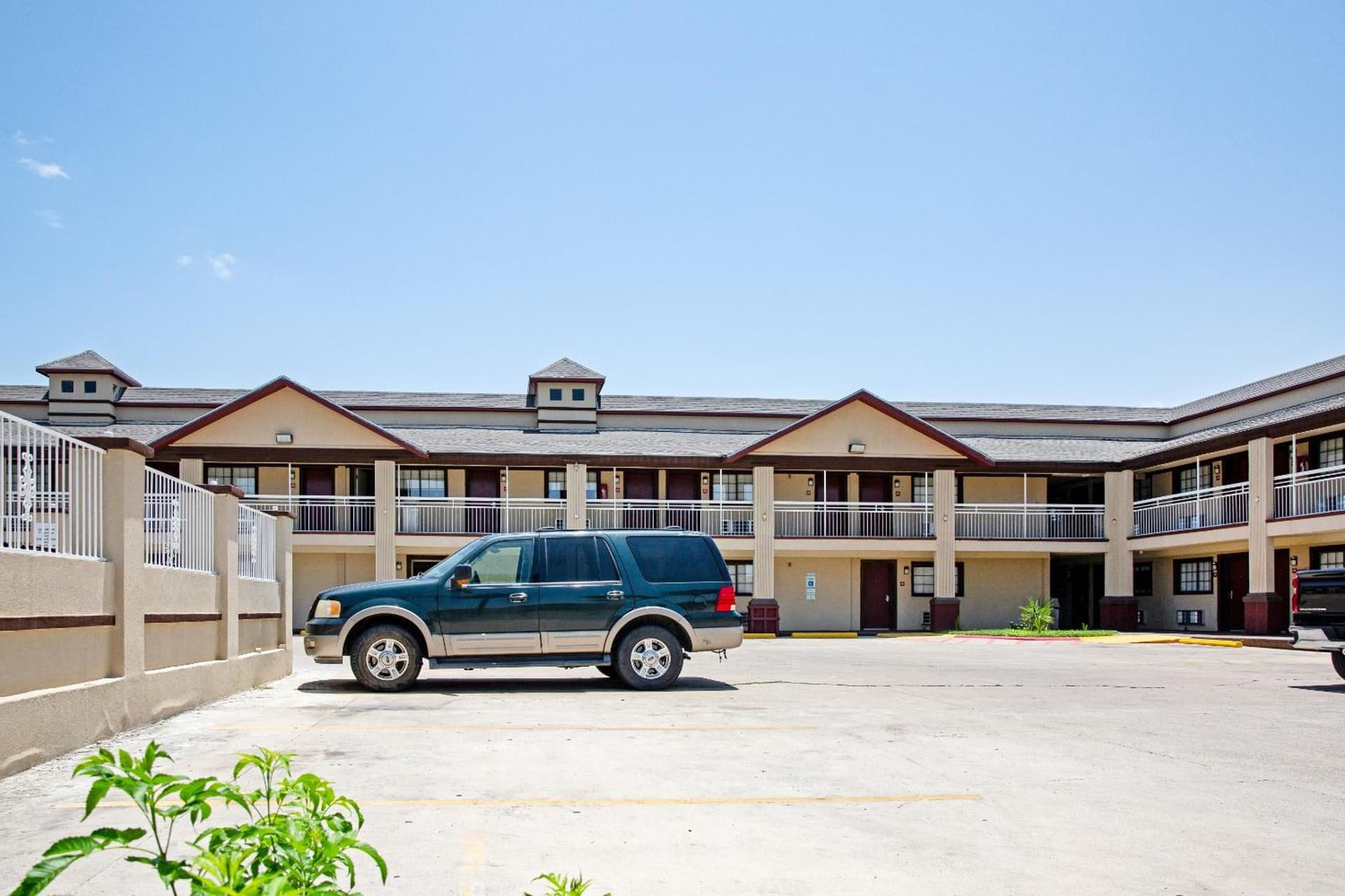 OYO Hotel McAllen Airport South gallery photo in McAllen, TX — image 36