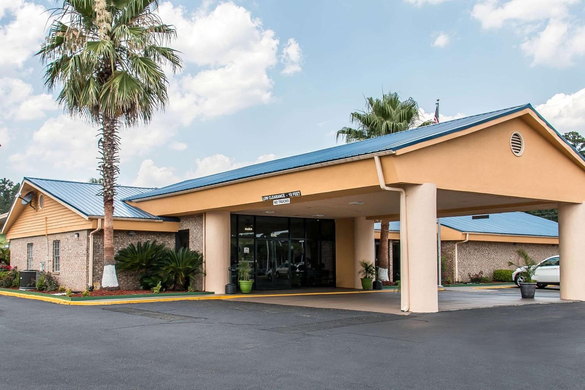 Quality Inn Hinesville - Fort Stewart Area interior in Hinesville, GA — gallery photo 2