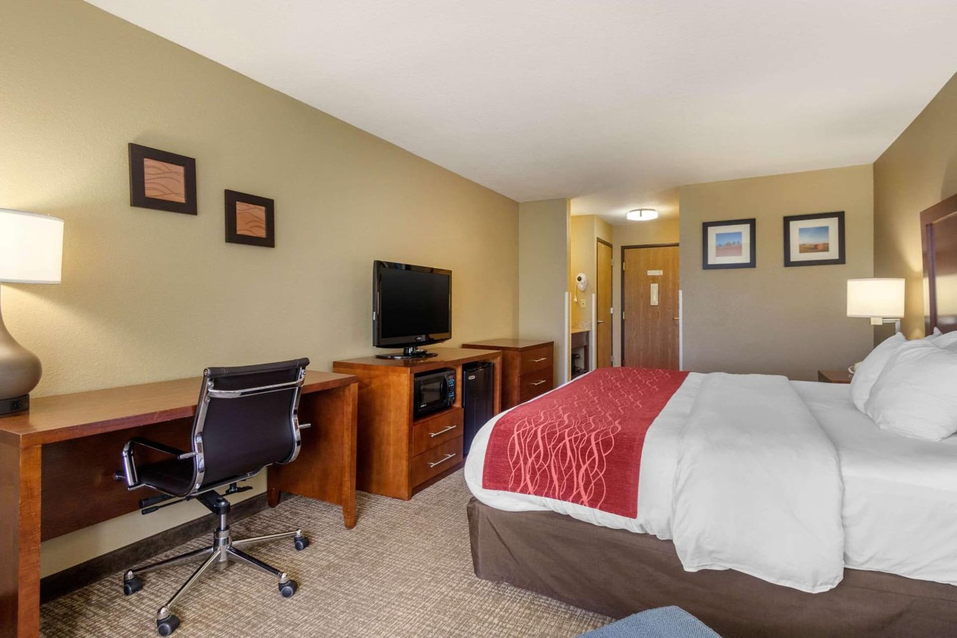 Comfort Inn & Suites Pittsburg KS interior in Pittsburg, KS — gallery photo 2