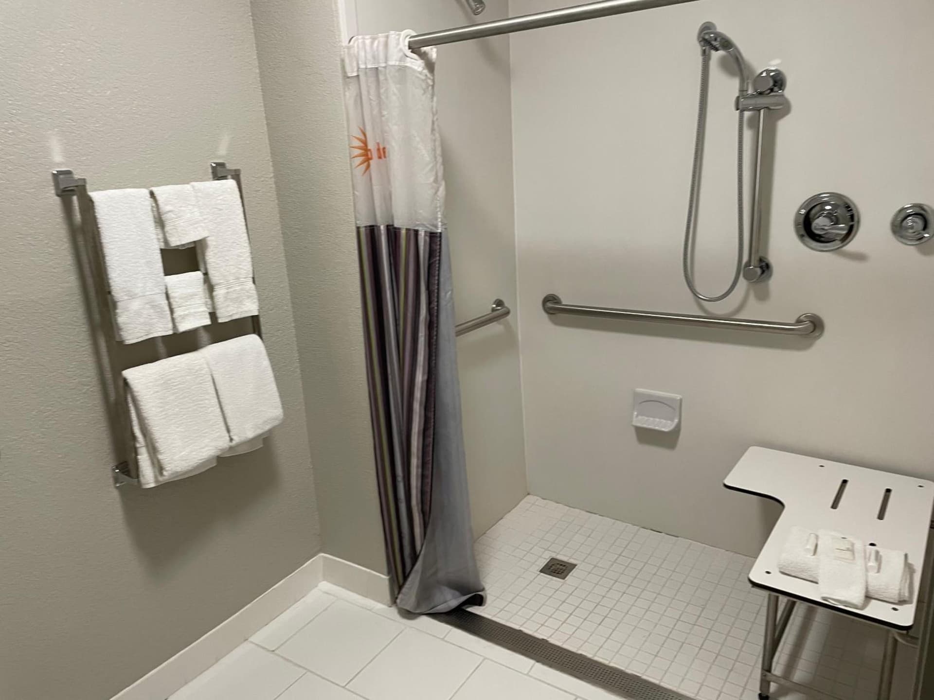 Days Inn by Wyndham Pleasant Prairie Kenosha gallery photo in Kenosha, WI — image 32