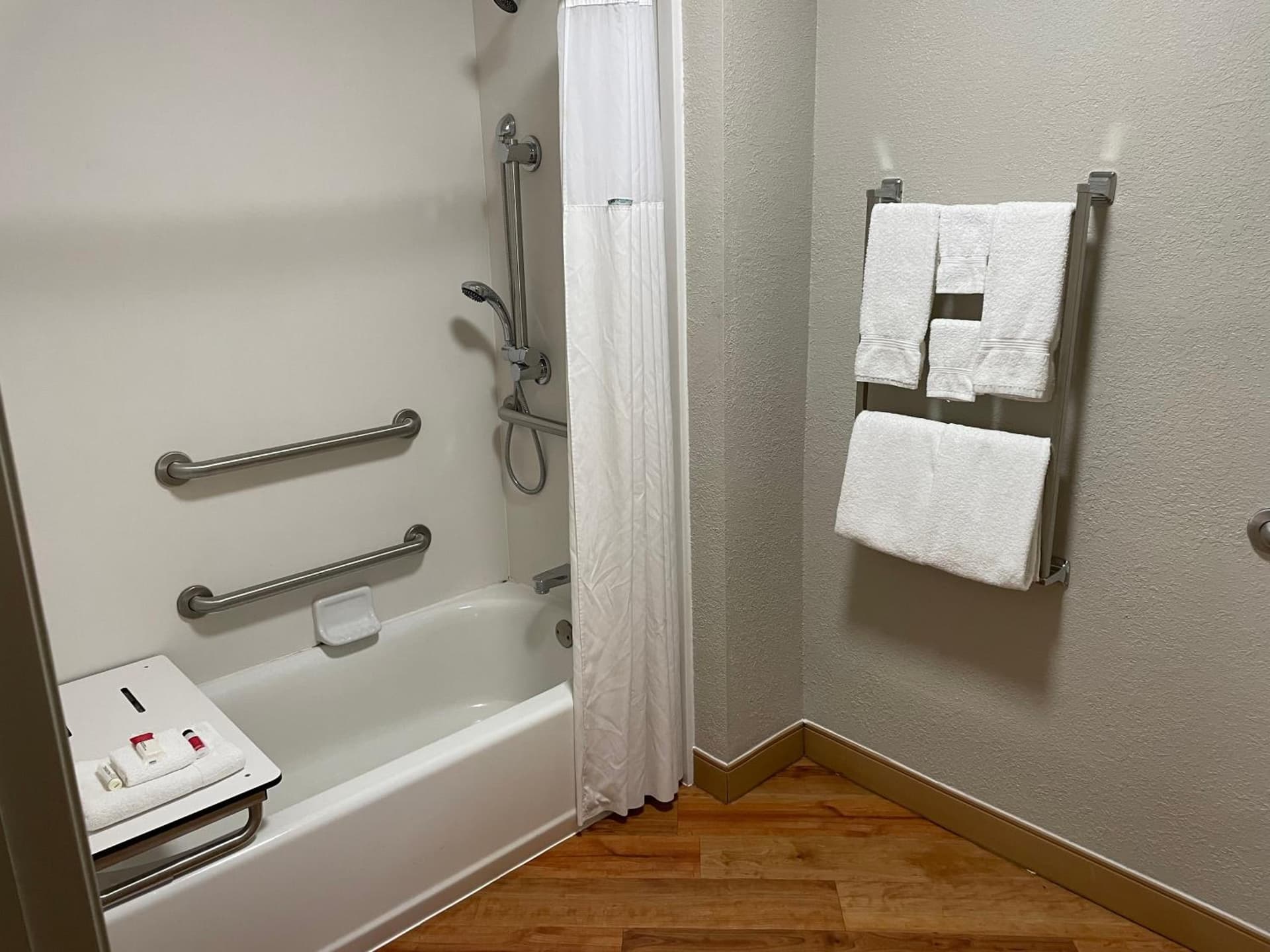 Days Inn by Wyndham Pleasant Prairie Kenosha gallery photo in Kenosha, WI — image 30