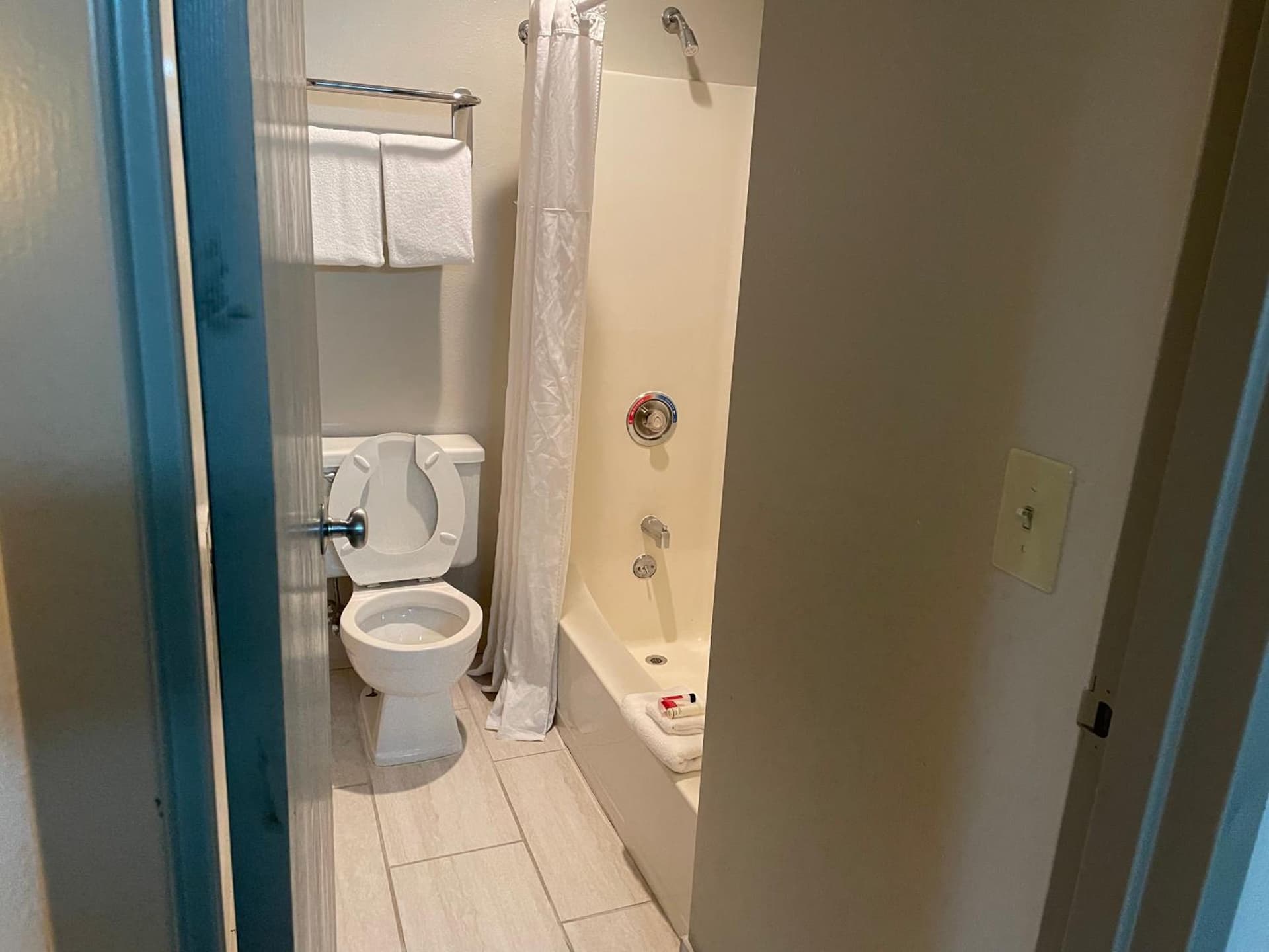 Days Inn by Wyndham Pleasant Prairie Kenosha gallery photo in Kenosha, WI — image 20
