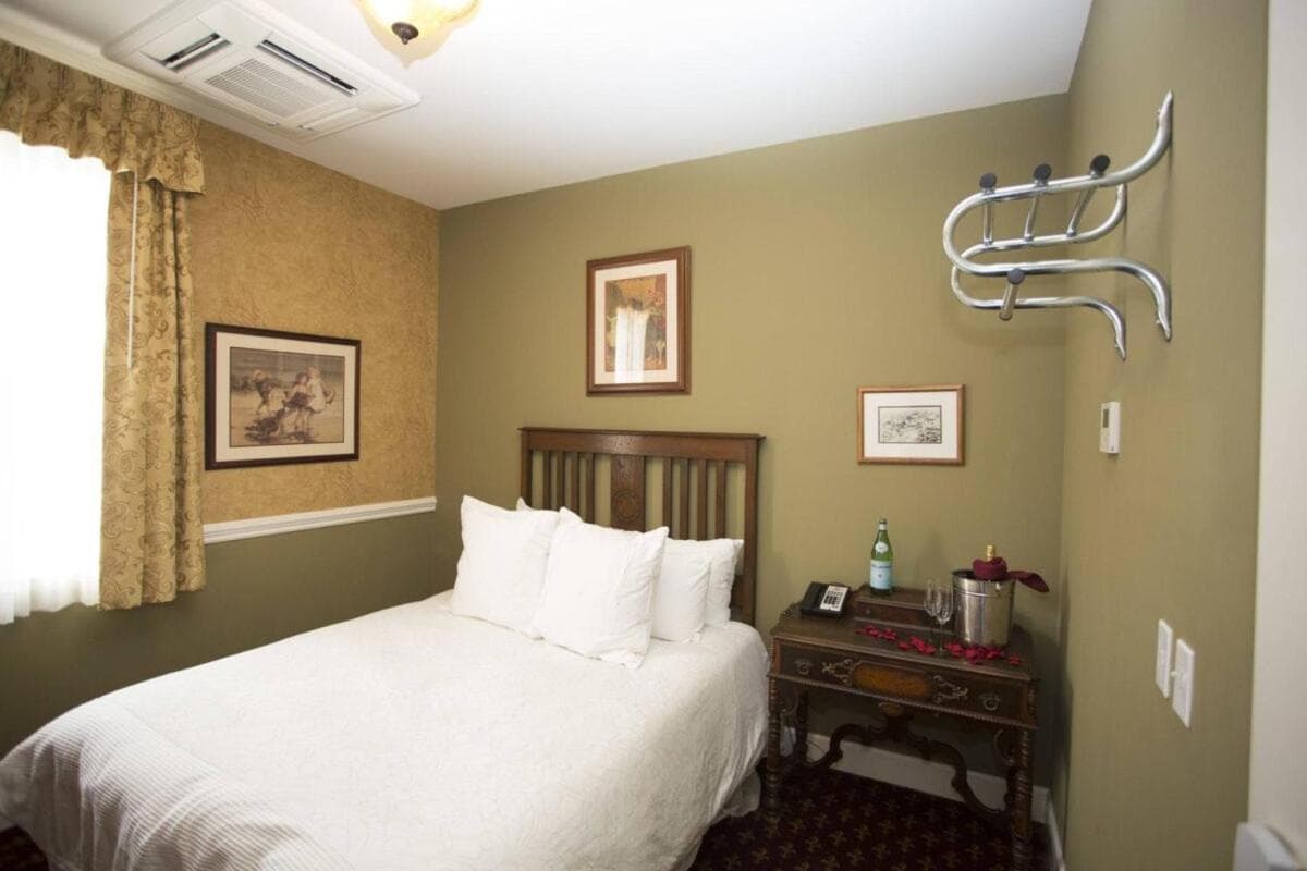 National Hotel Jackson, Tapestry Collection by Hilton interior in Jackson, CA — gallery photo 2