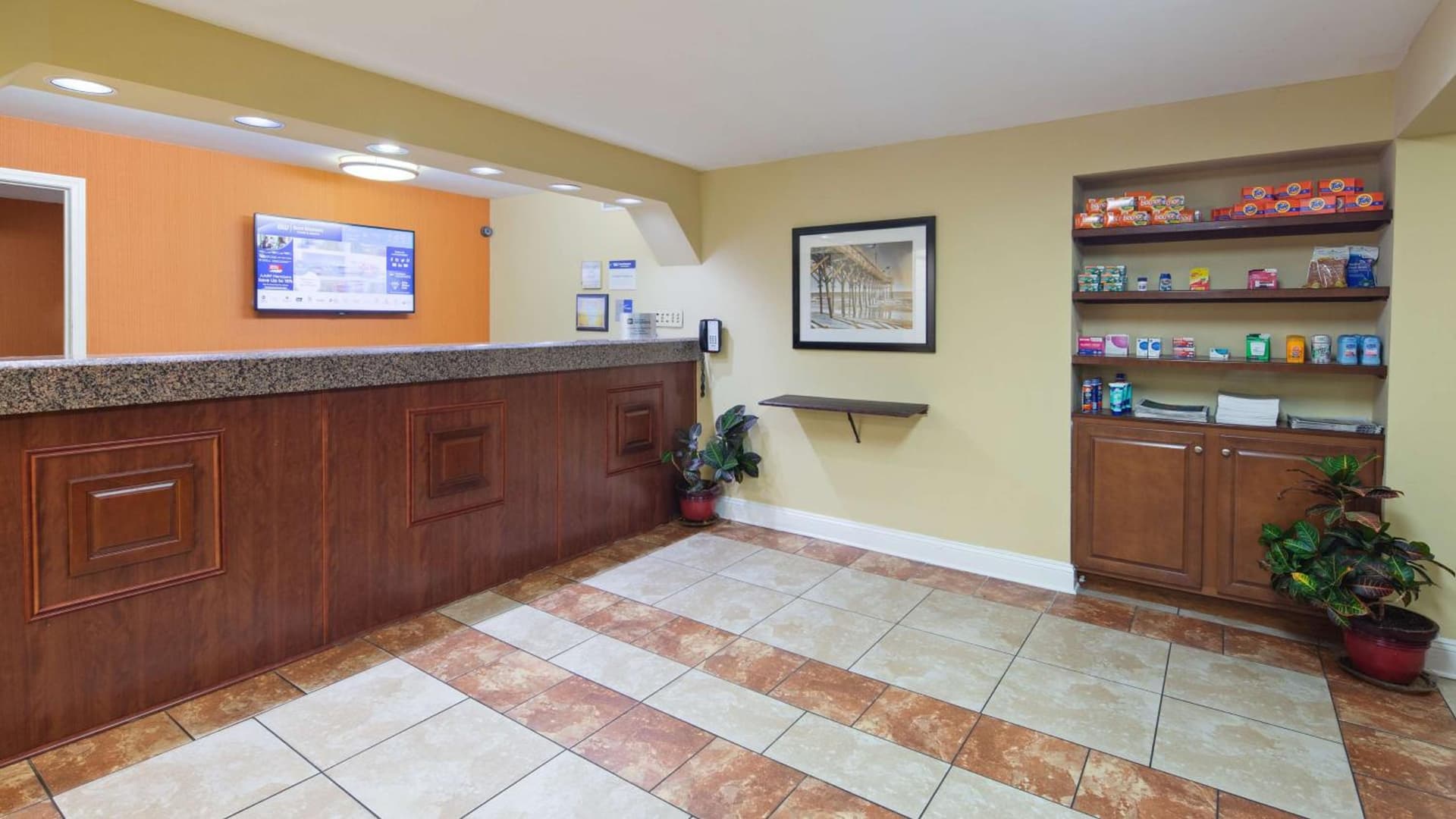 Best Western Ocean Sands Beach Resort interior in Myrtle Beach, SC — gallery photo 2