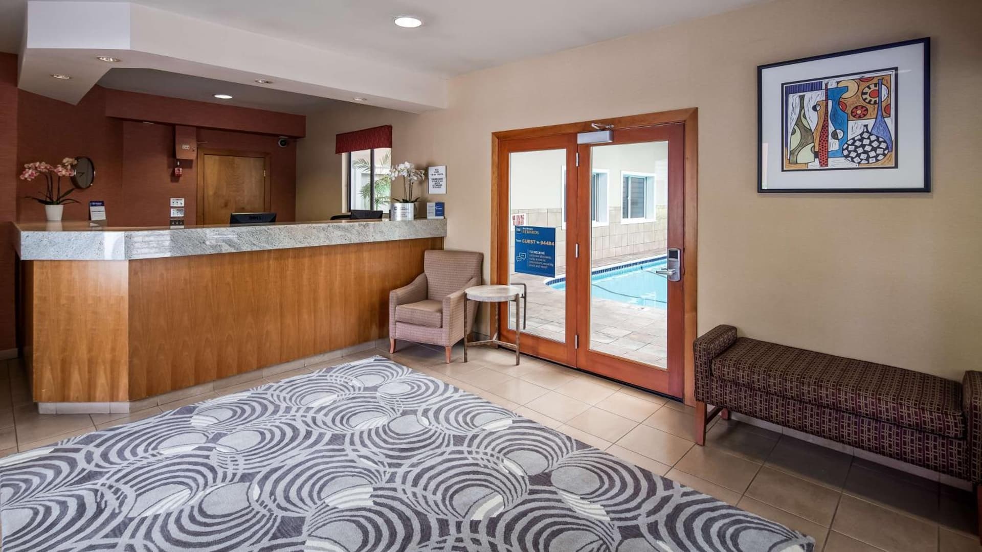 Best Western Aladdin Inn interior in Kelso, WA — gallery photo 2