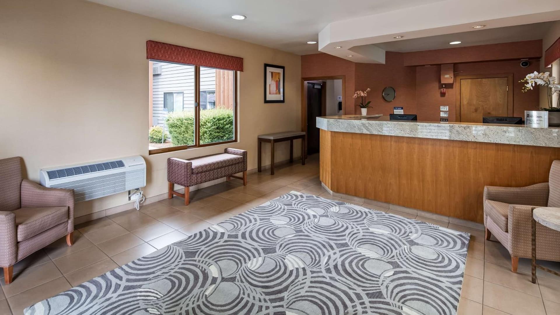 Best Western Aladdin Inn property views in Kelso, WA — gallery photo 3