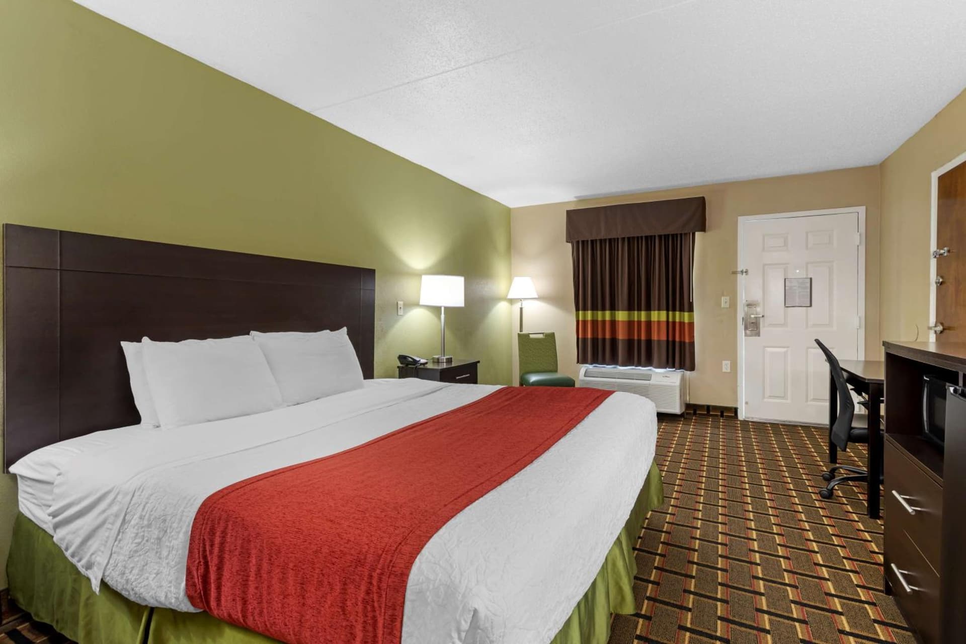 SureStay Hotel by Best Western Lenoir City interior in Lenoir City, TN — gallery photo 2