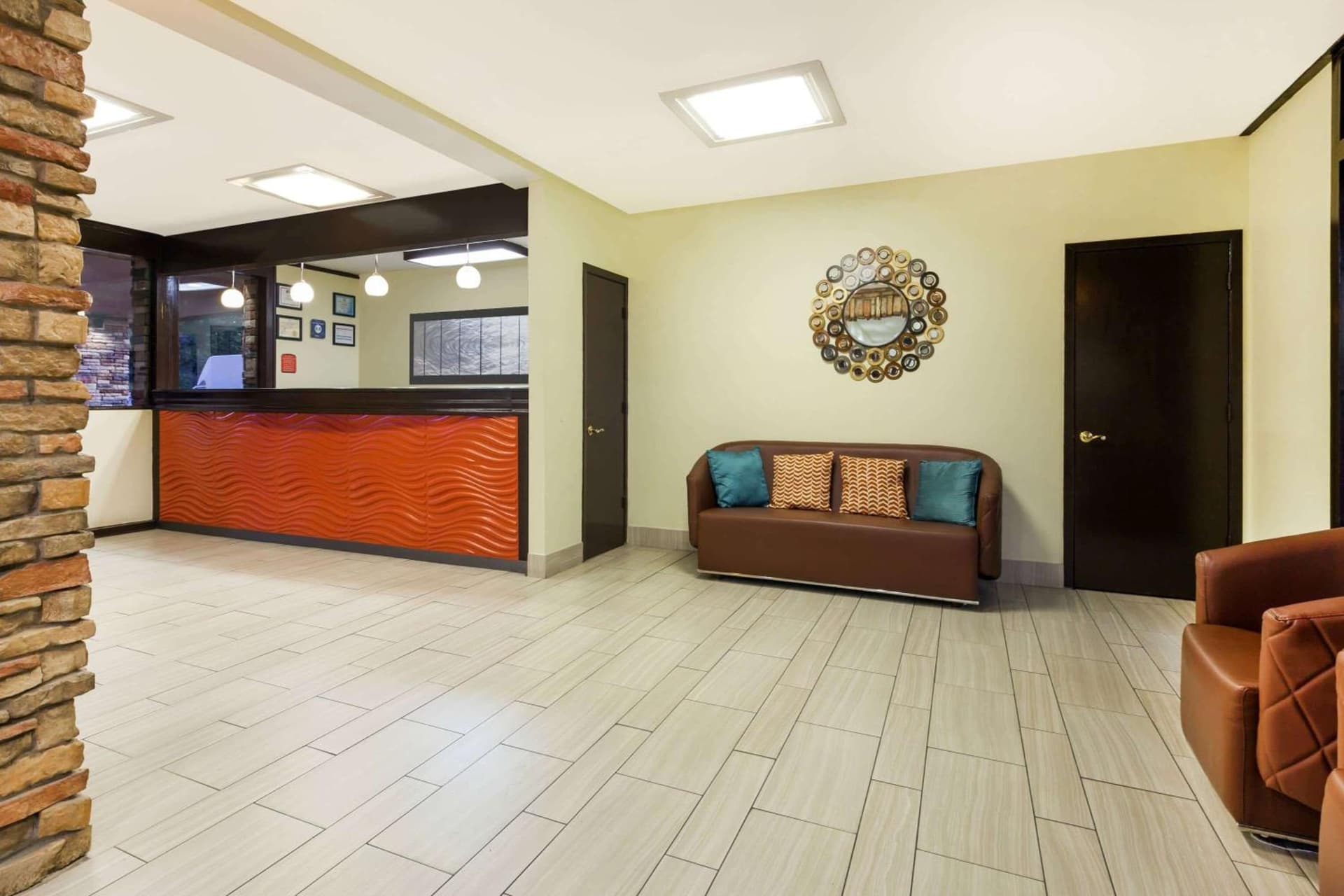 Howard Johnson by Wyndham Arlington Ballpark / Six Flags gallery photo in Arlington, TX — image 7
