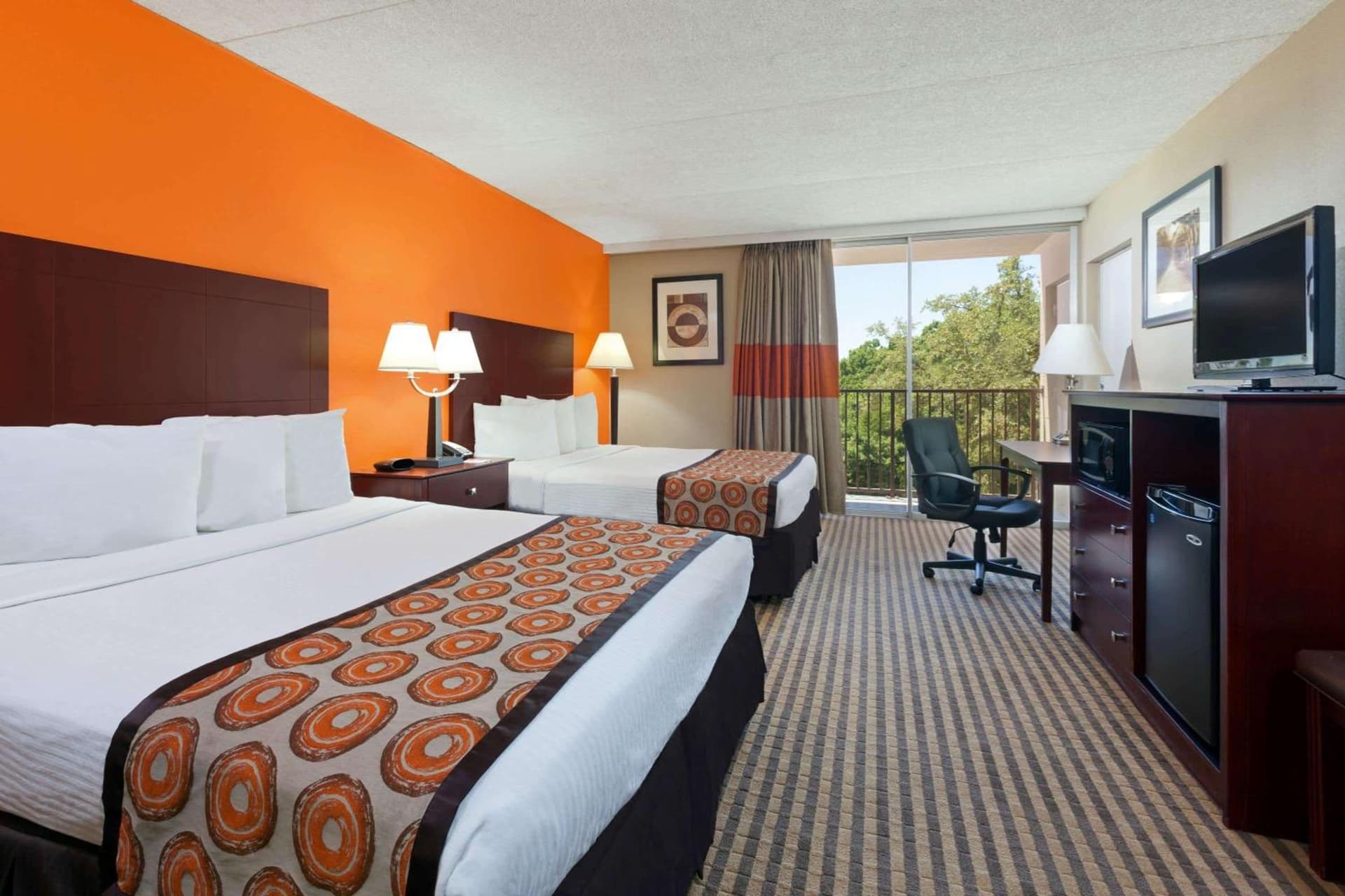 Howard Johnson by Wyndham Arlington Ballpark / Six Flags gallery photo in Arlington, TX — image 28