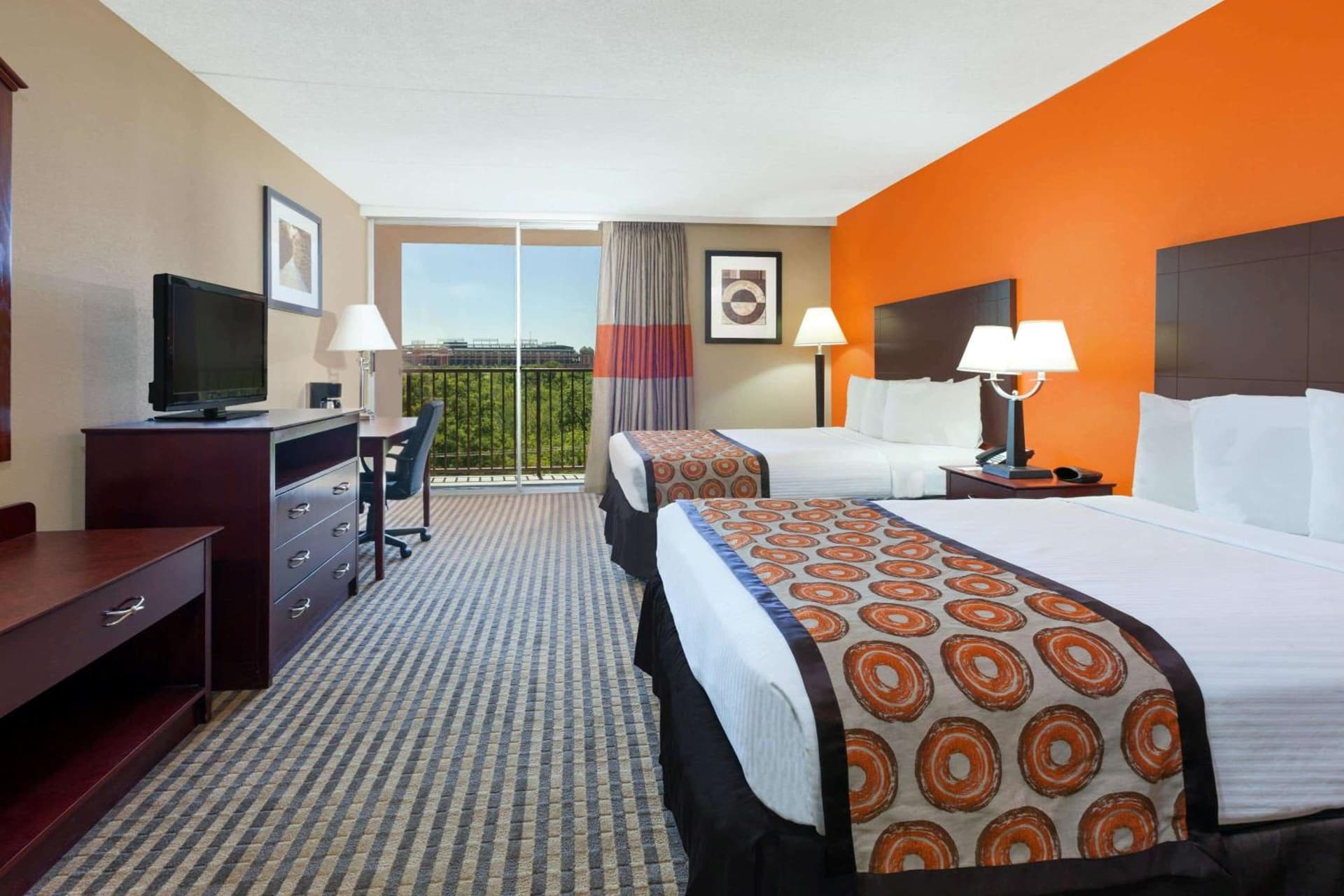 Howard Johnson by Wyndham Arlington Ballpark / Six Flags gallery photo in Arlington, TX — image 13