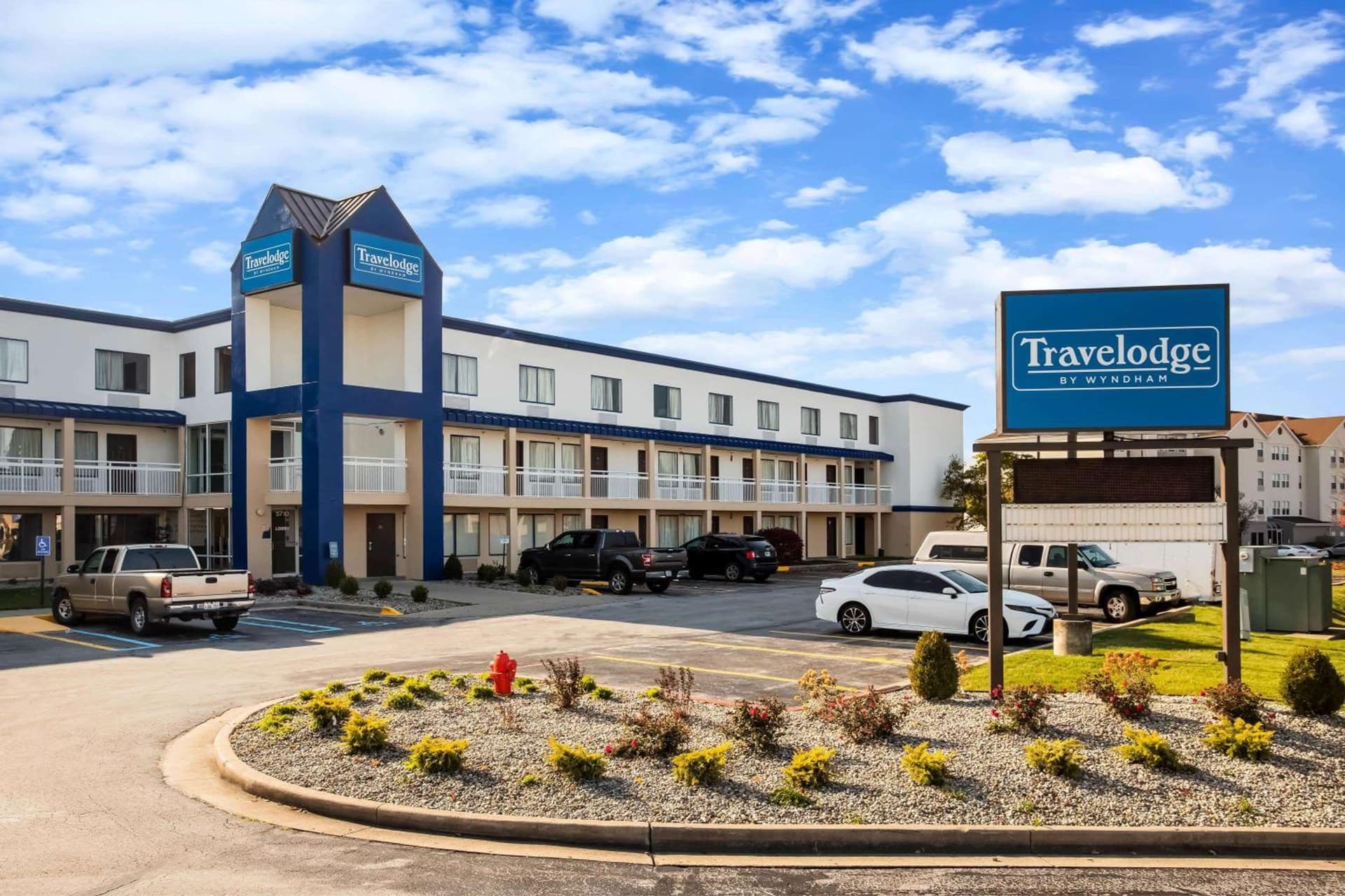 Travelodge by Wyndham Fort Wayne North featured exterior or lobby in Fort Wayne, IN — similar hotel