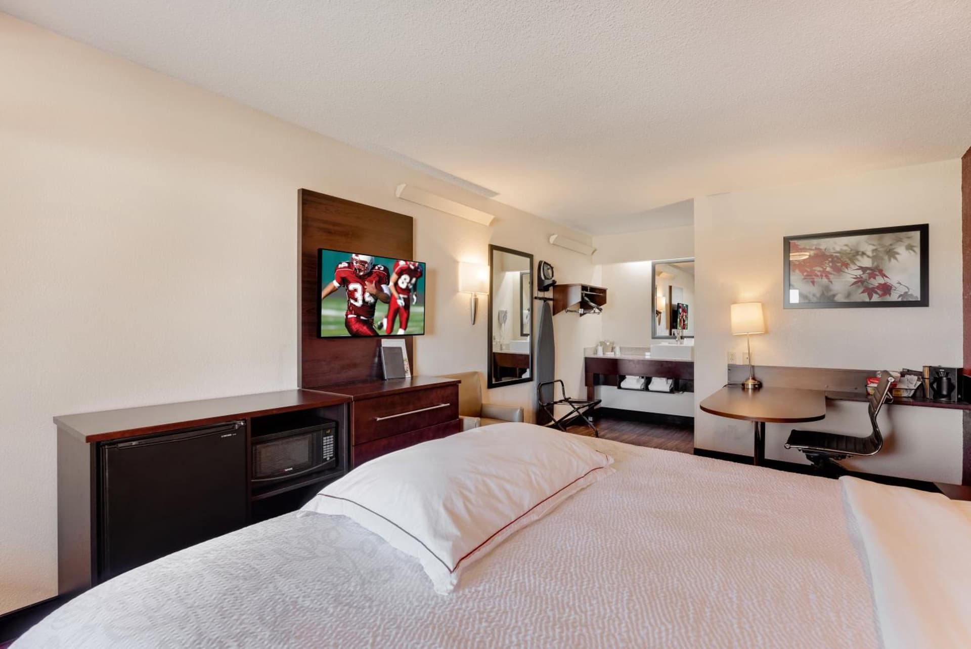 Super 8 by Wyndham Deerfield - Northbrook gallery photo in Deerfield, IL — image 10